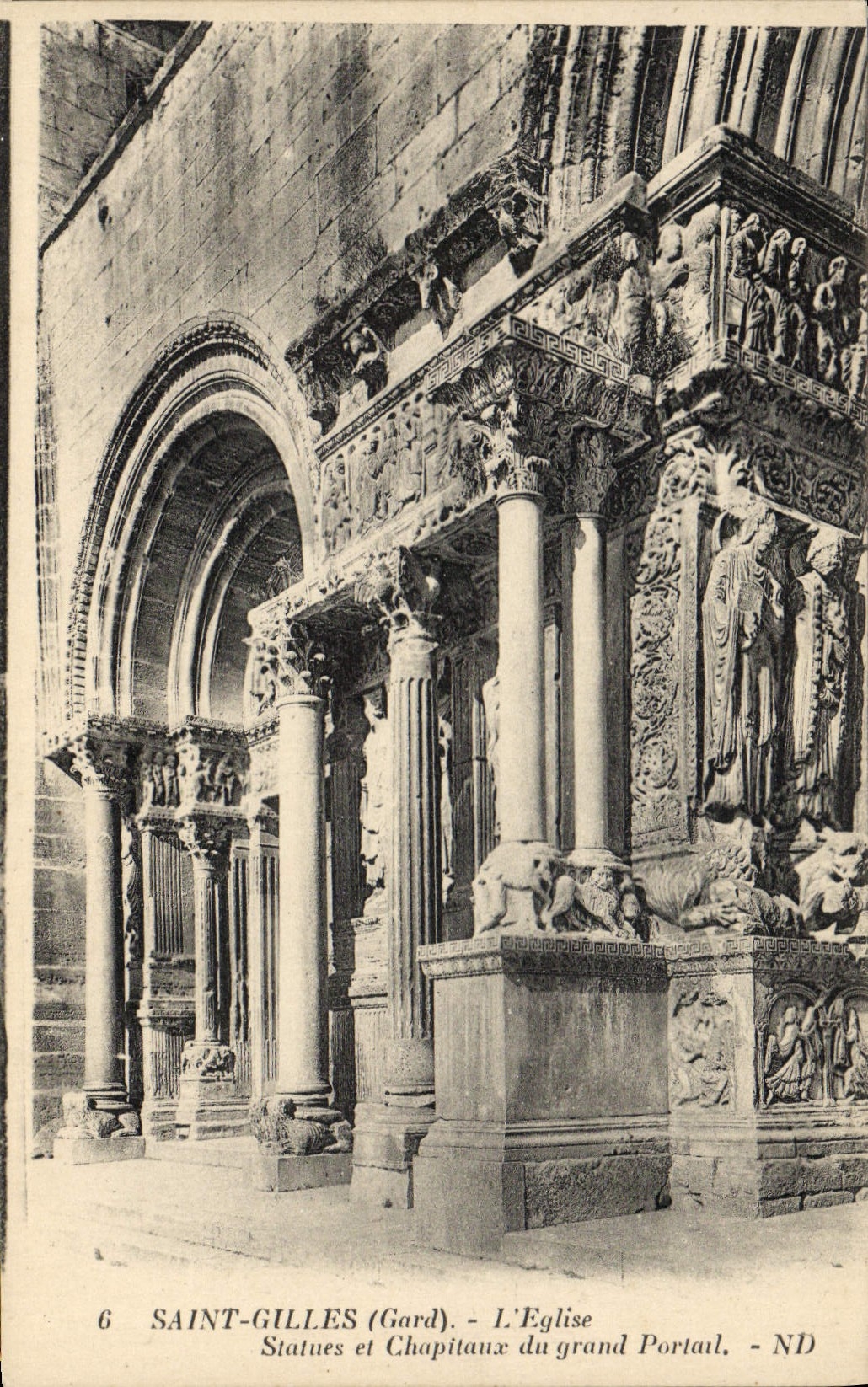 Saint-Gilles (Gard) — L'Église. Statues et chapiteaux du grand portail — ND