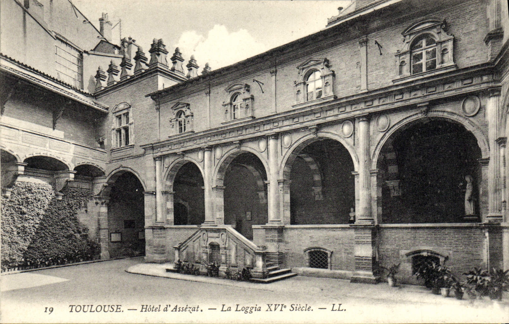 Toulouse — Hôtel d'Assézat — La Loggia XVIe Siècle — LL.