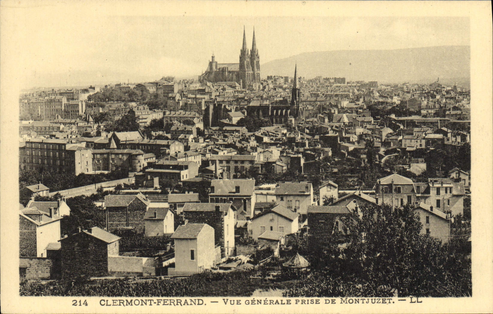 CPA Clermont Ferrand Vue Generale Prise De Montjuzet