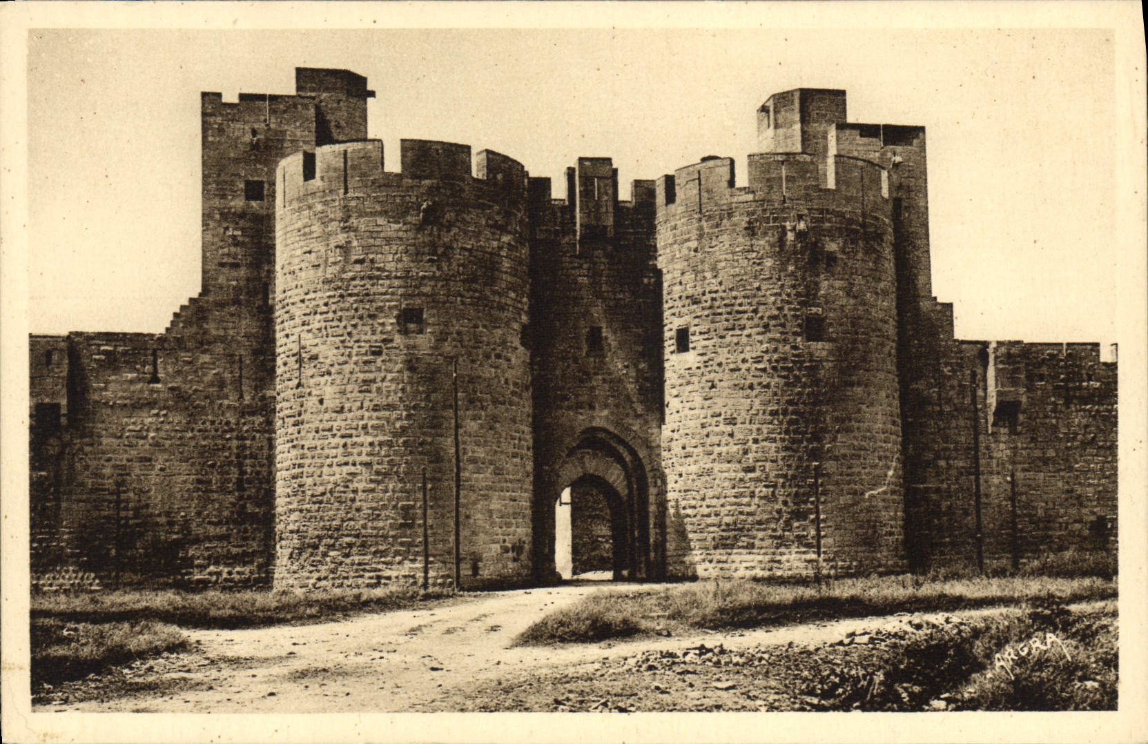 La Porte de la Reine — Aigues-Mortes (côté Est) — Les Arts Graphiques - Toulouse