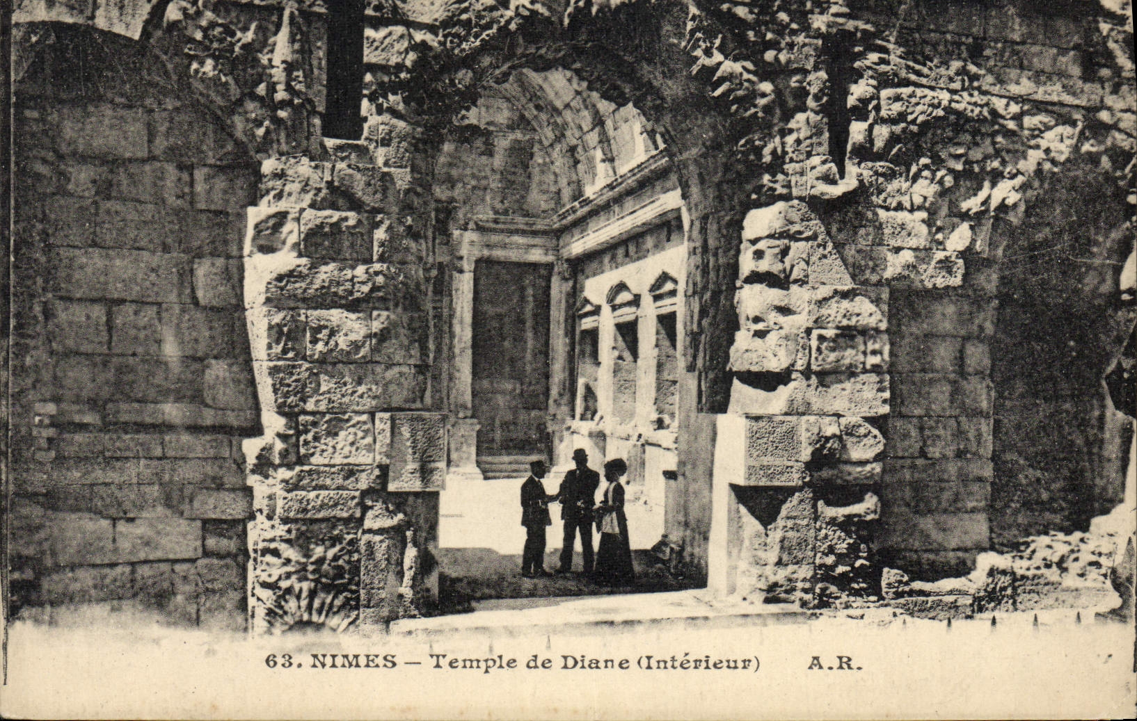 Nîmes — Temple de Diane (Intérieur) — A.R. n°63