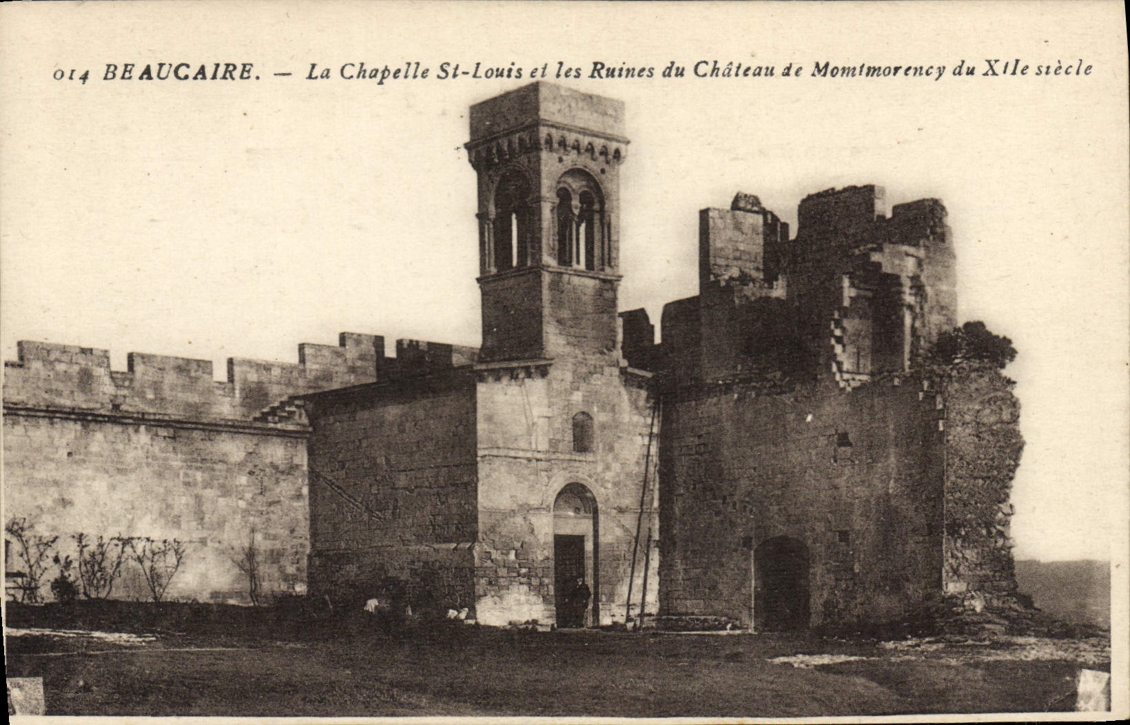 CPA Beaucaire La Chapelle St Louis Et Les Ruines Du Chateau de Montmorency