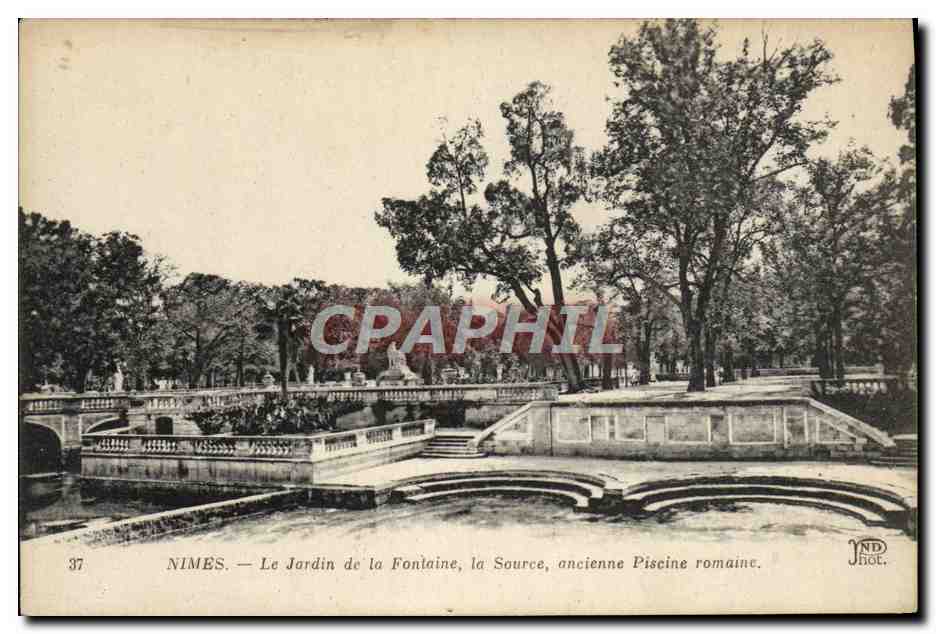 Nîmes — Le Jardin de la Fontaine, la Source, ancienne piscine romaine — IND. Phot.
