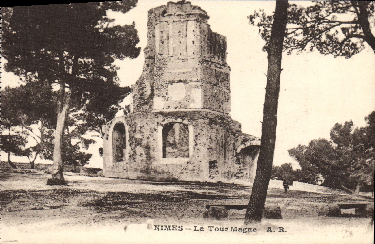 Nîmes — La Tour Magne — A.R.