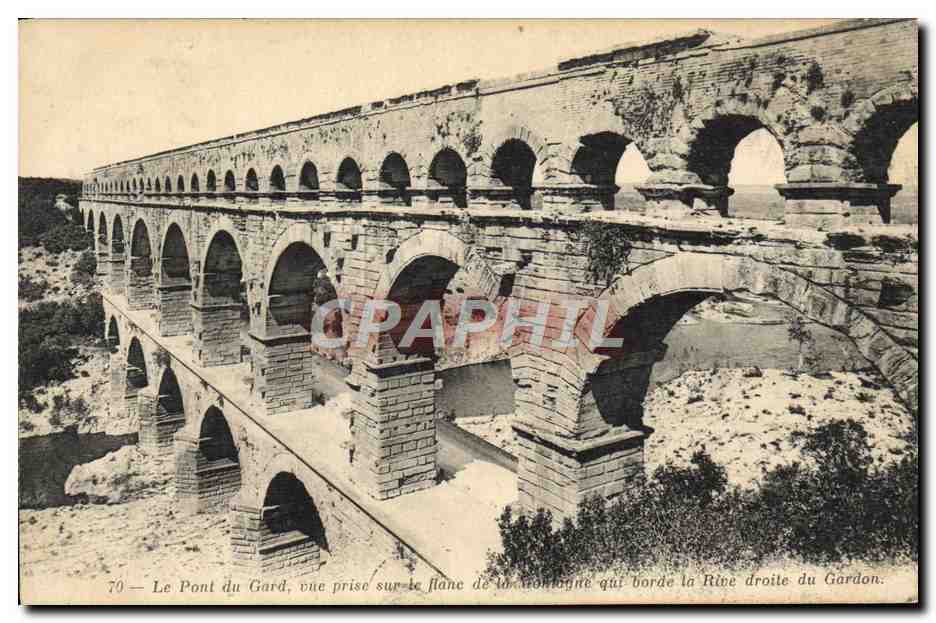 Le Pont du Gard — vue prise sur le flanc de la montagne qui borde la rive droite du Gardon — éditeur non identifié, n° 70