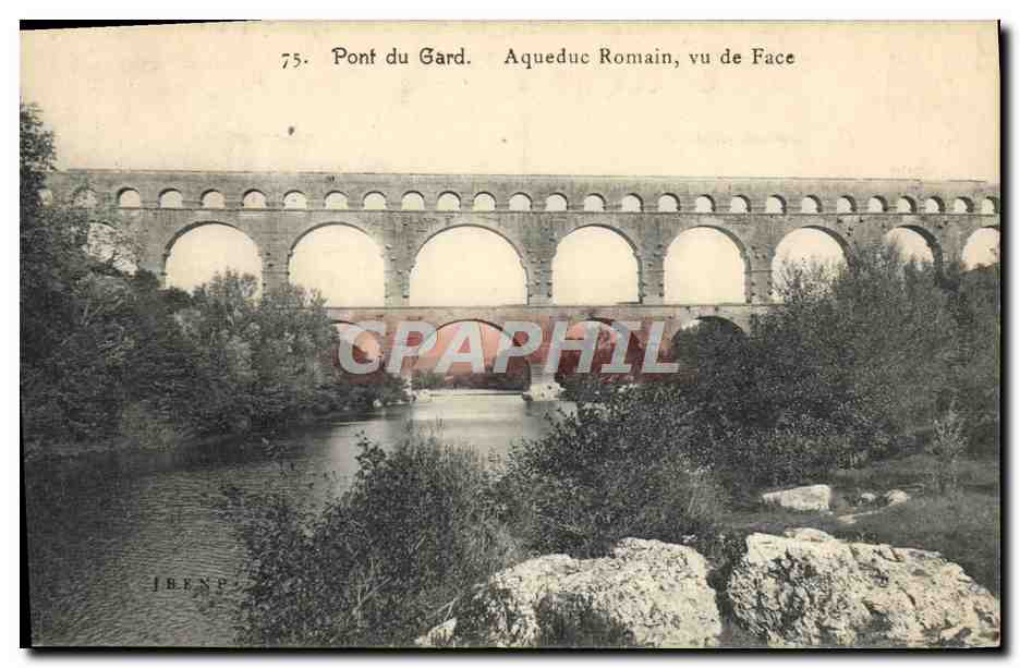 CPA Pont Du Gard Aqueduc Romain Vu De Face