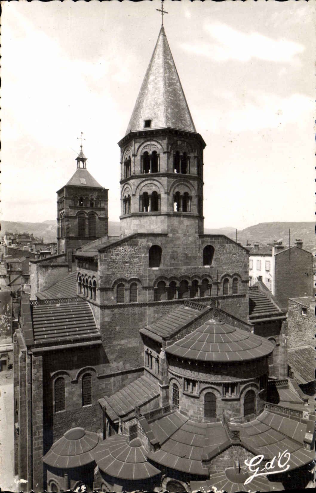 CPM L'Auvergne Clermont Ferrand Eglise Notre Dame Du Port