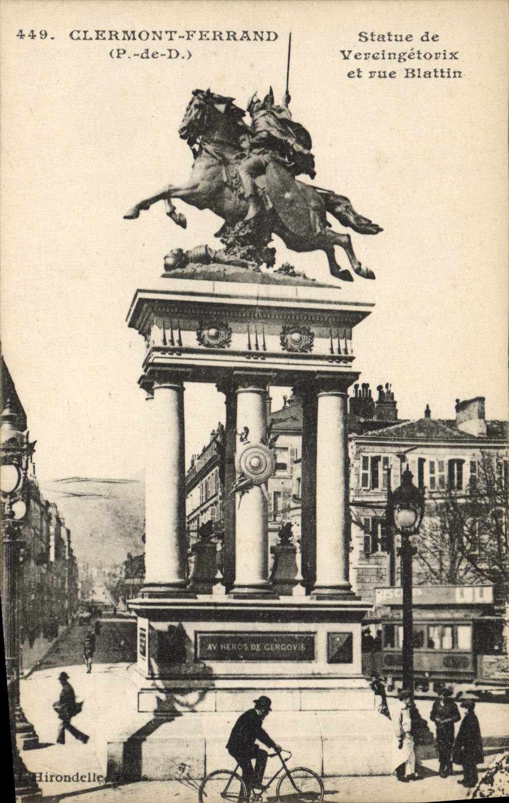 CPA Clermont Ferrand Statue De Vercingetorix Et rue Blattin Tramway