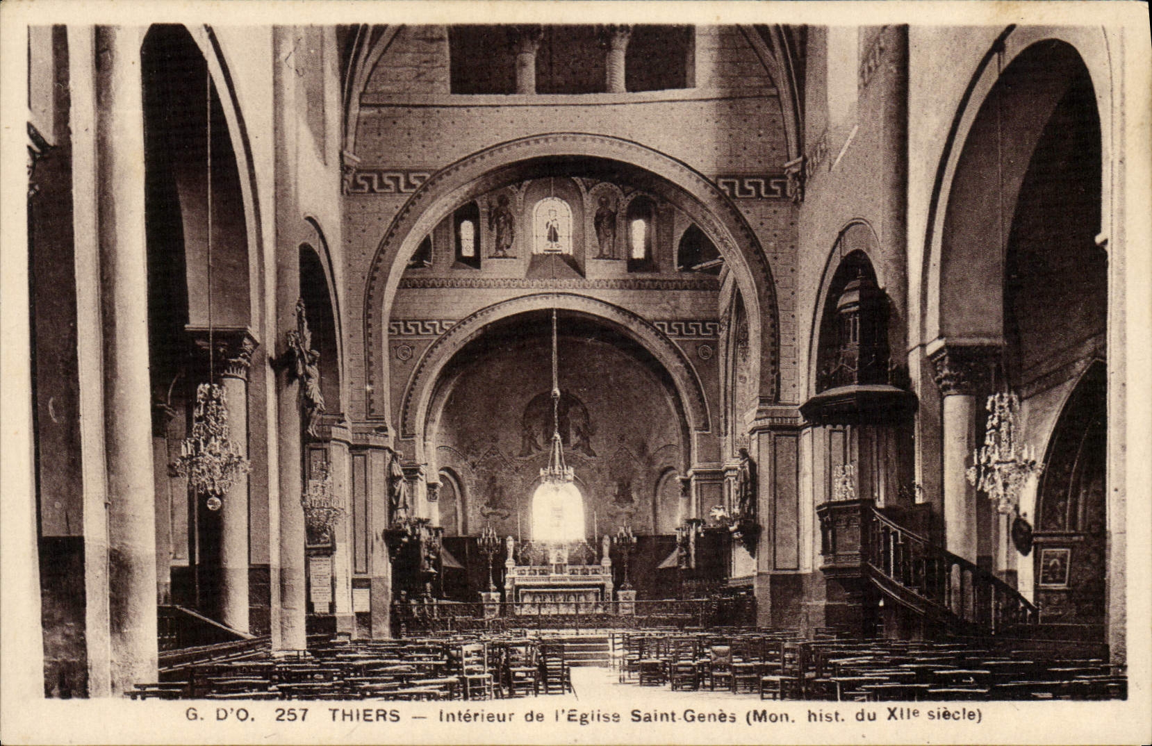 CPA Thiers Interieur De I'Eglise Saint Genes