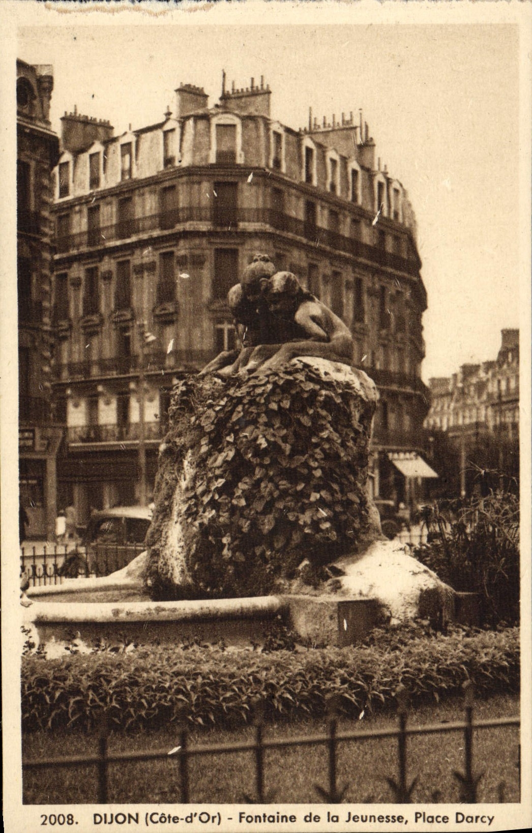 CPA Dijon Fontaine De La Jeunesse Place Darcy