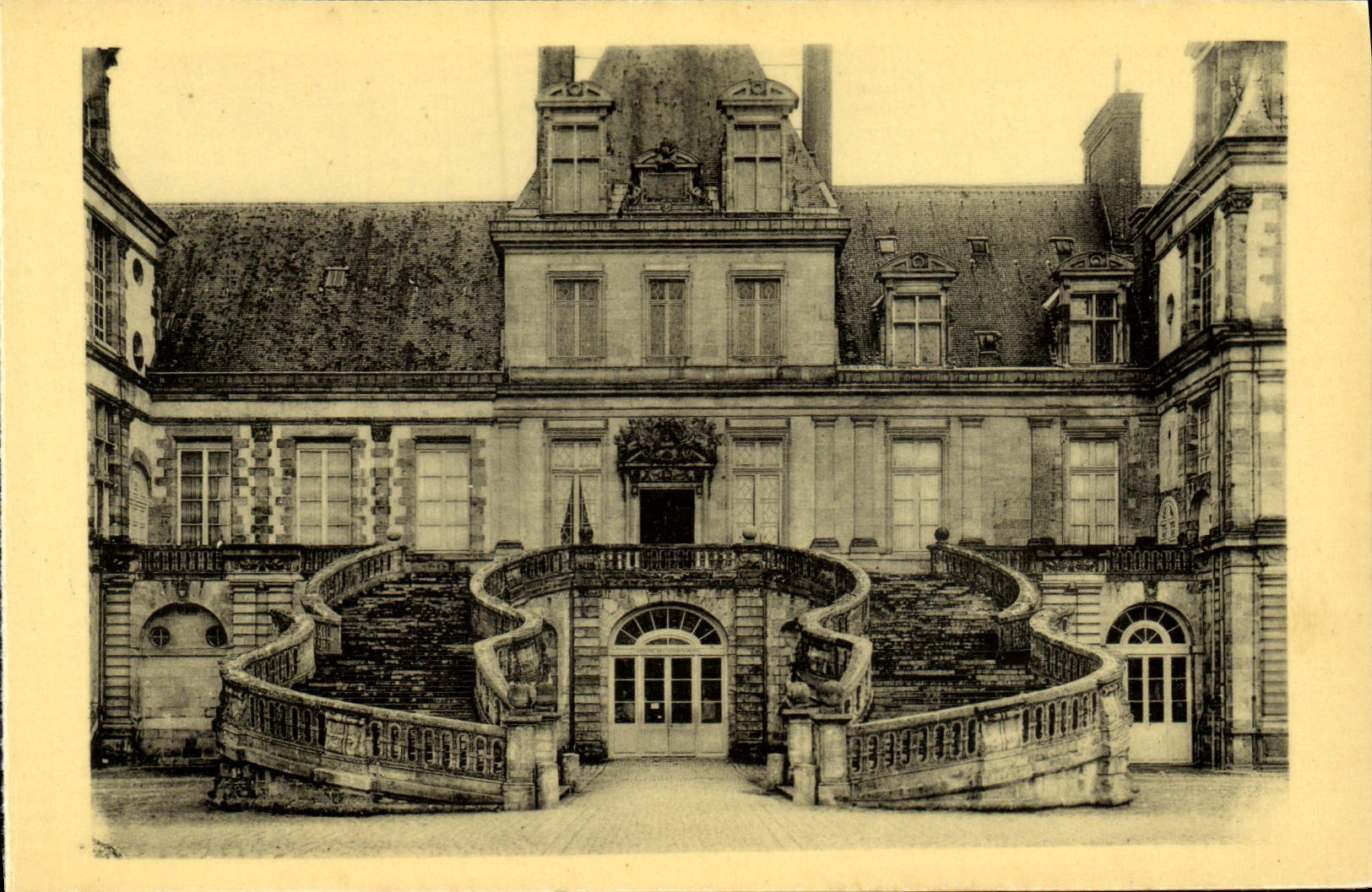 Castello di Fontainebleau — Scalinate a cavaliere — Edizione dei Musei Nazionali