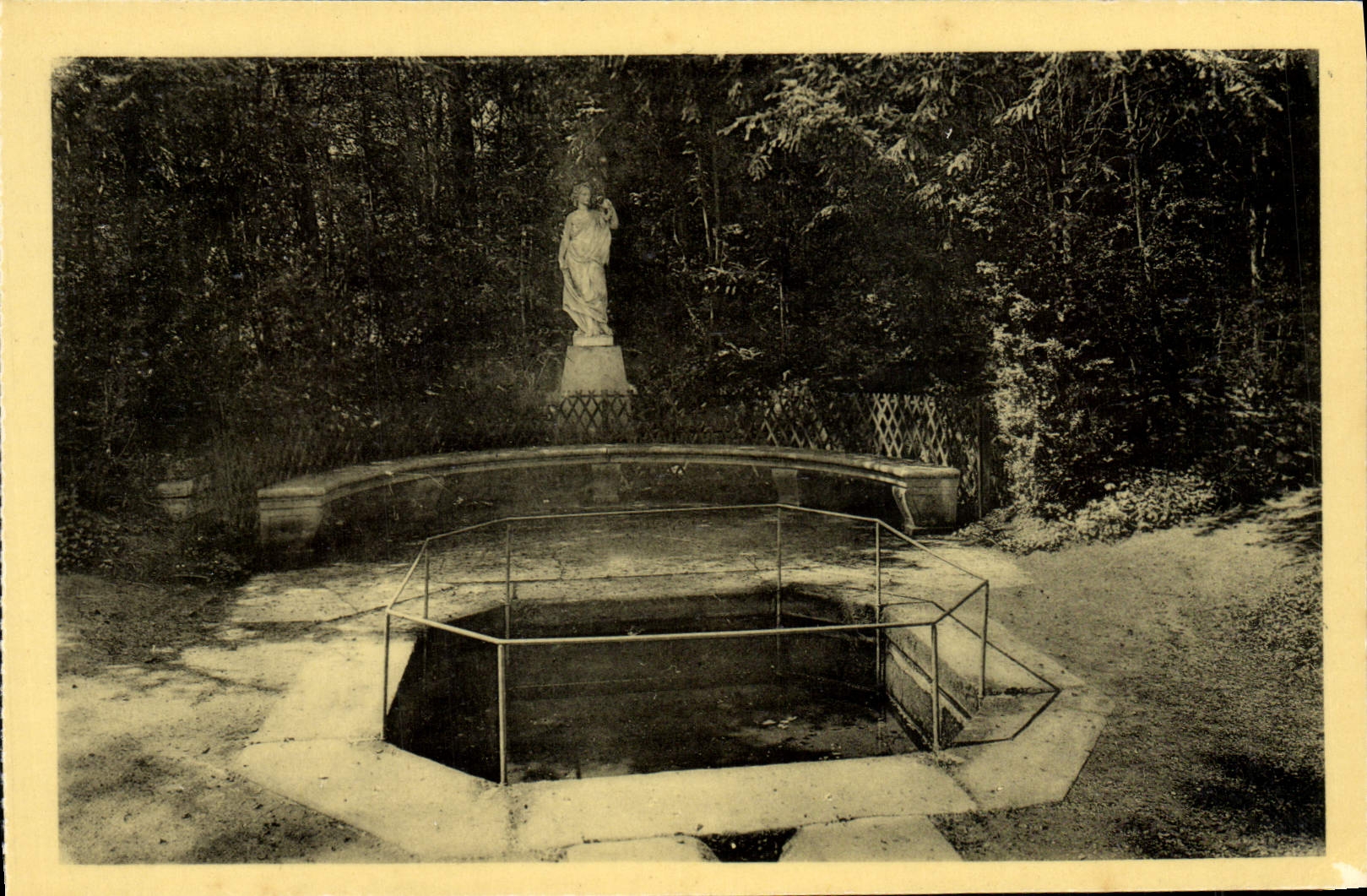Fontaine Belleau — Schloss Fontainebleau — Édition des Musées Nationaux n°46