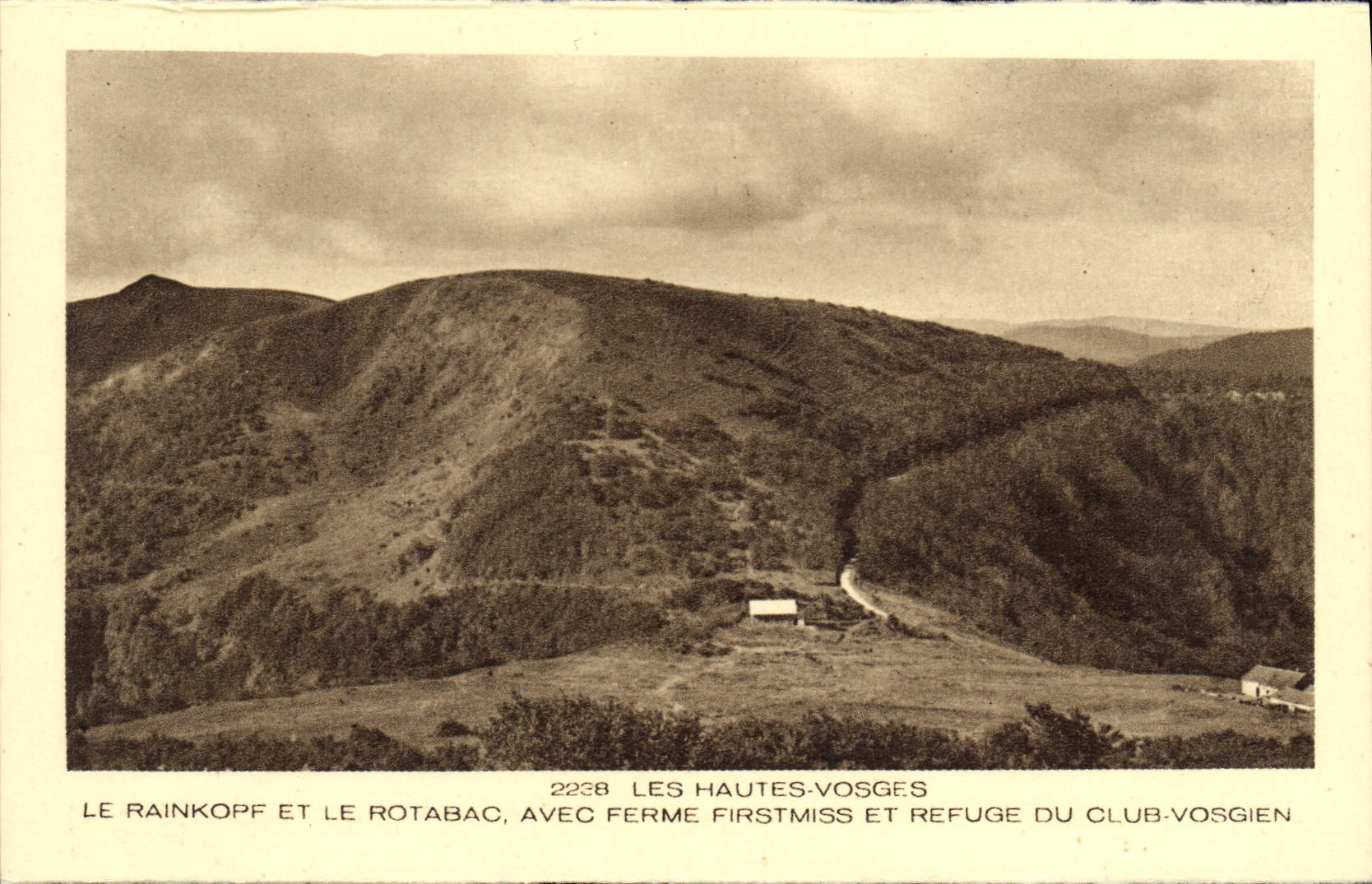 CPA Hautes Vosges La Rainkopf et le Rotabac avec ferme Firstmiss et refuge du club Vosgien