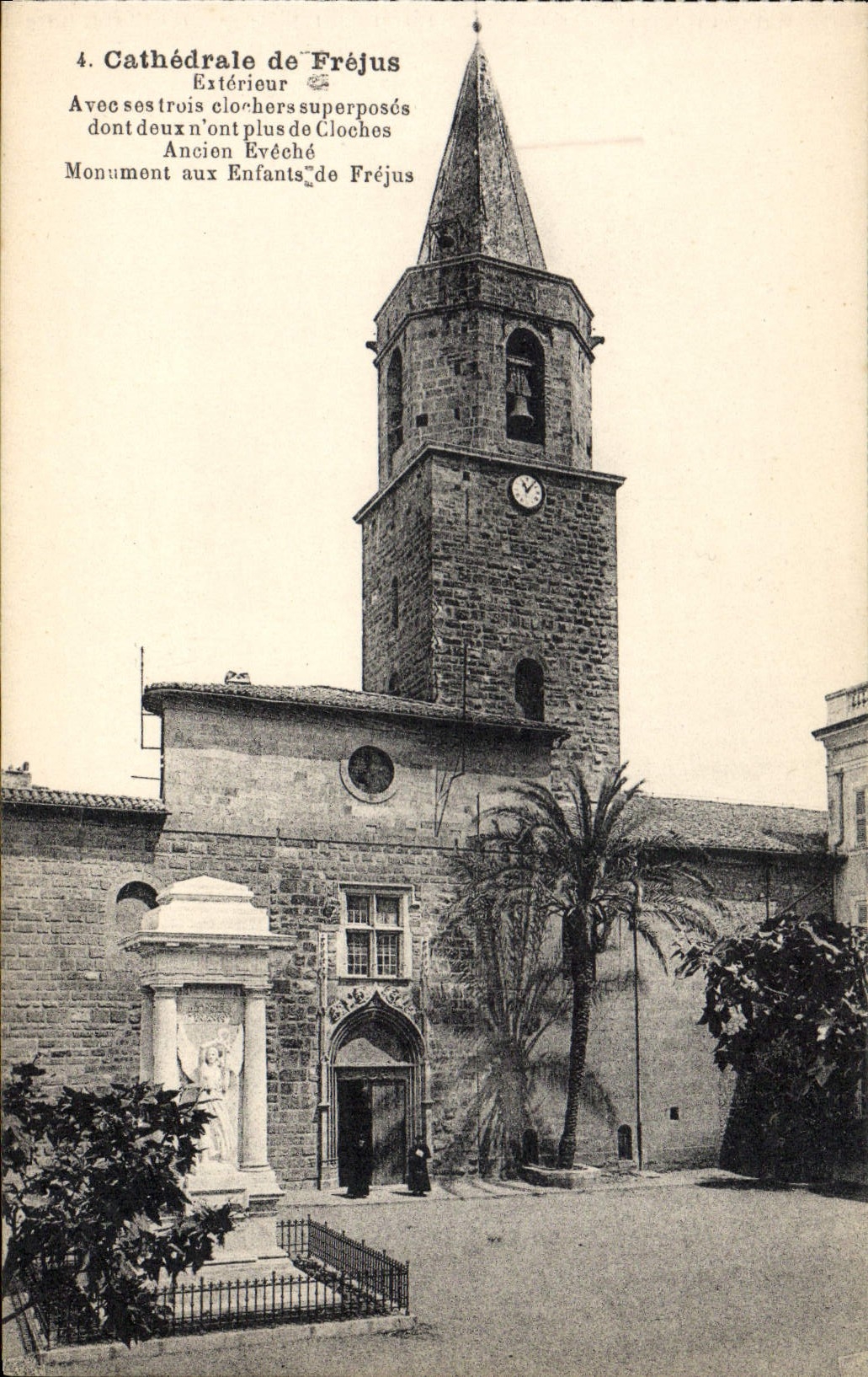 CPA Cathedrale De Frejus Exterieur Ancien eveche Monument aux enfants de Frejus 