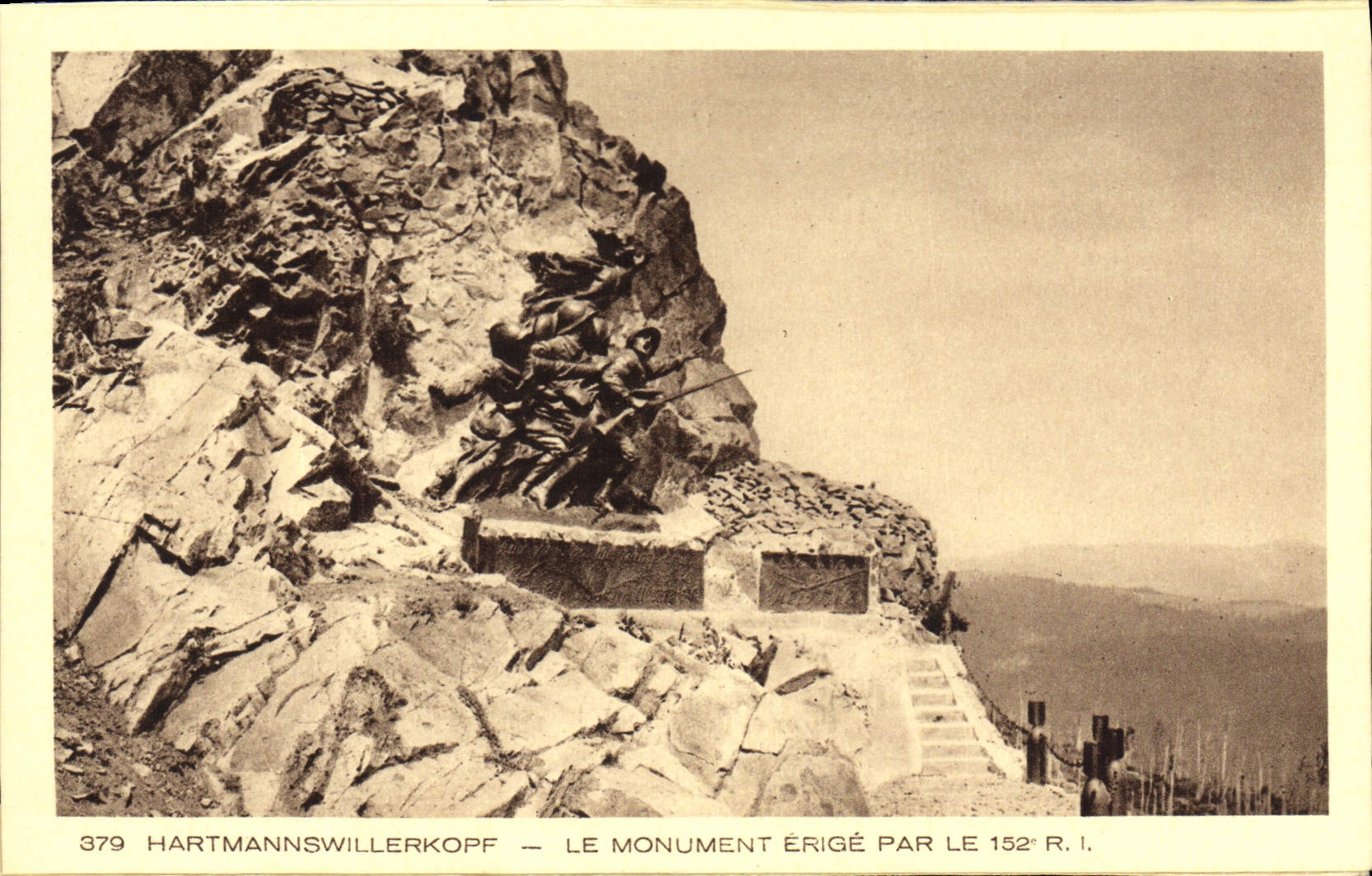 Hartmannswillerkopf — Le monument érigé par le 152e R.I. — n° 379