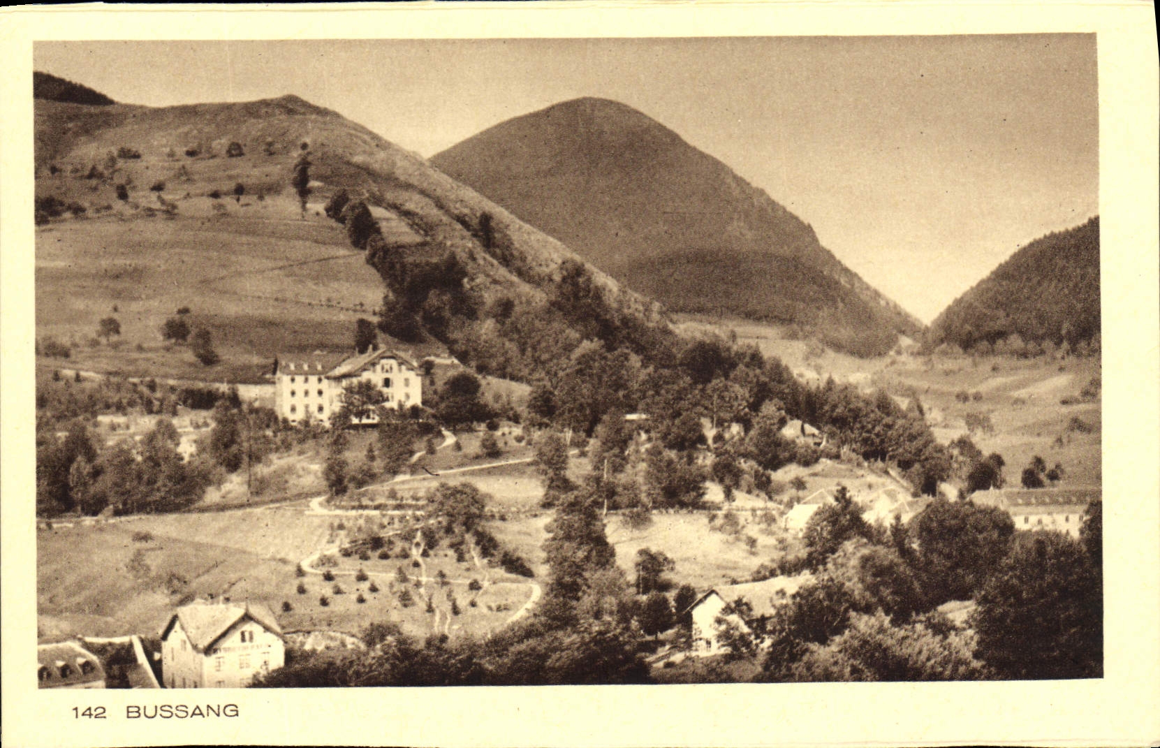 Bussang — vue panoramique du village et des montagnes — Collection Les Vosges, éditeur Braun & Cie, Dornach