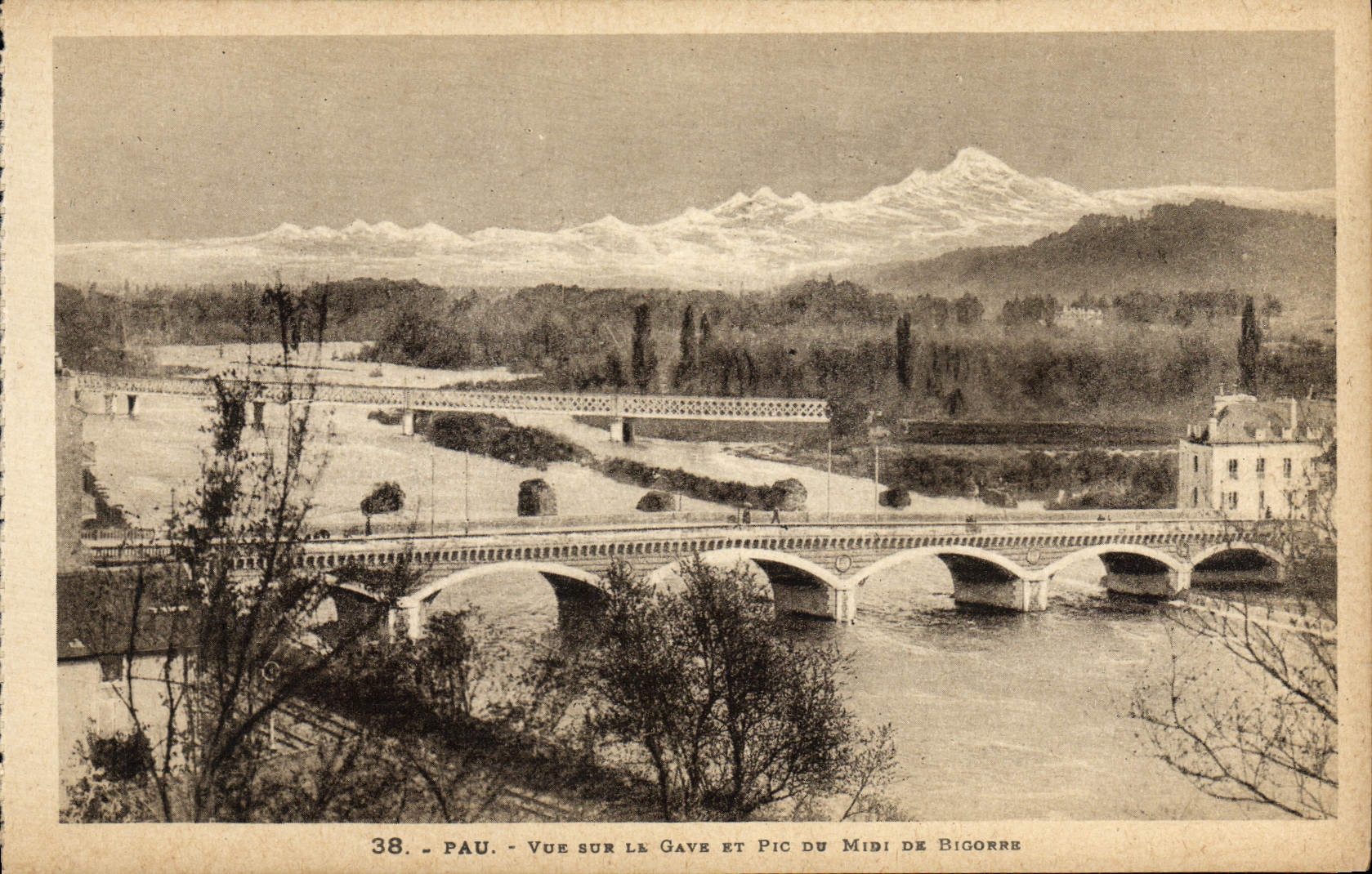 Pau — Vue sur le Gave et Pic du Midi de Bigorre — Labouche Frères, Toulouse, n°38