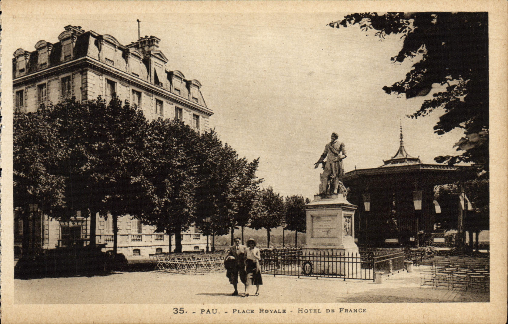 Pau - Place Royale - Hotel de France — Statue und Kiosk — Verlag Labouche Frères, n°35