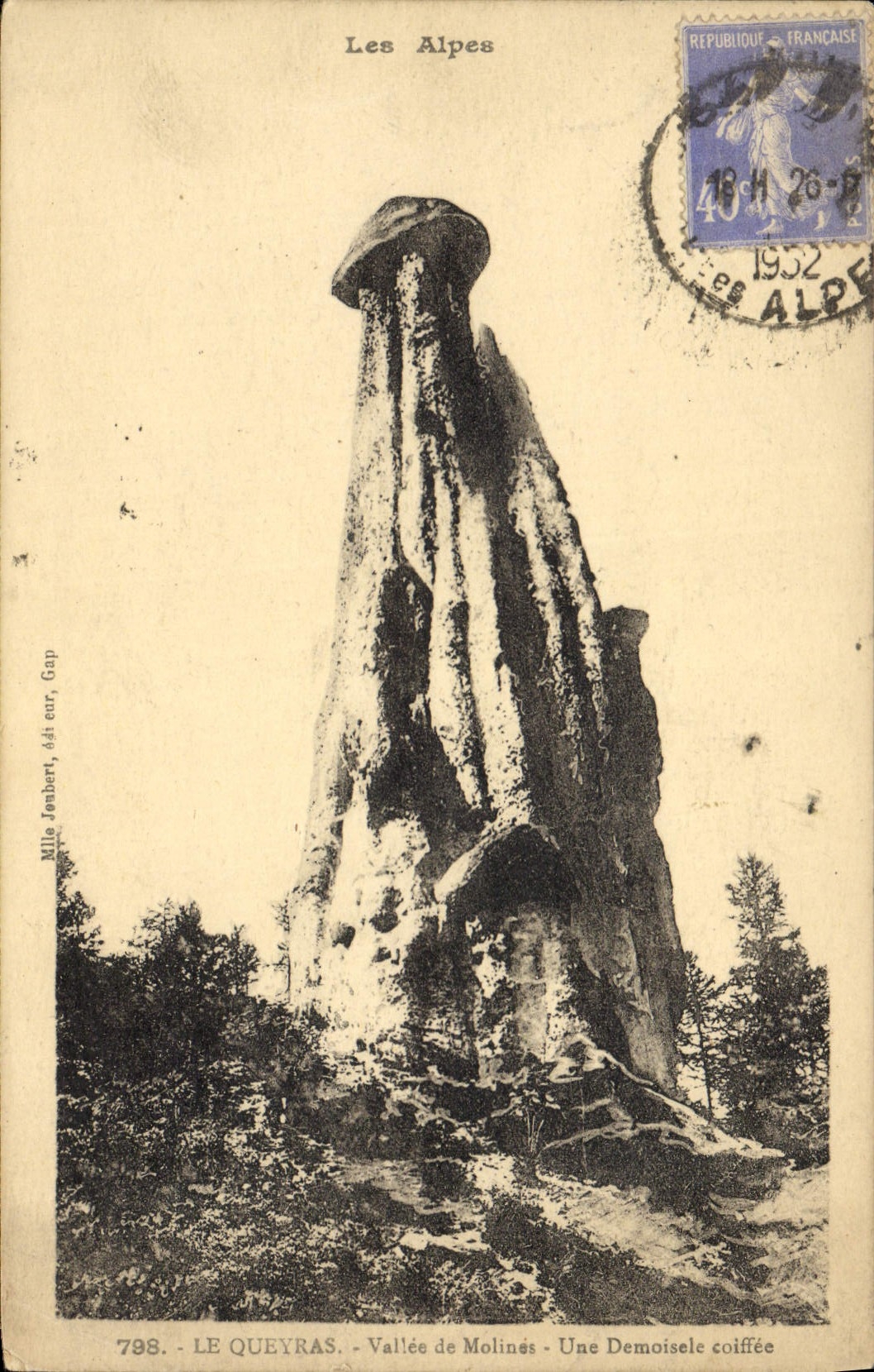 LE QUEYRAS - Vallée de Molinés - Une Demoiselle coiffée — Éditeur : Ville Joubert, Gap, n°798