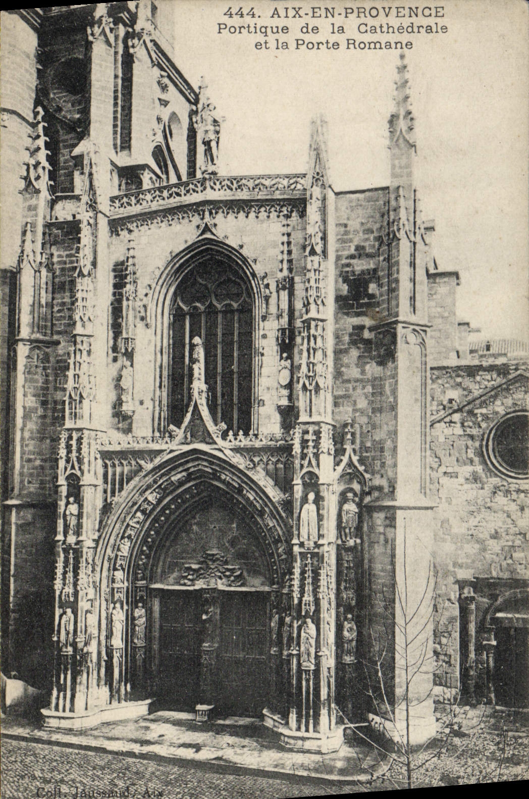 CPA Aix En Provence Portique De La Cathedrale Et La Porte Romane