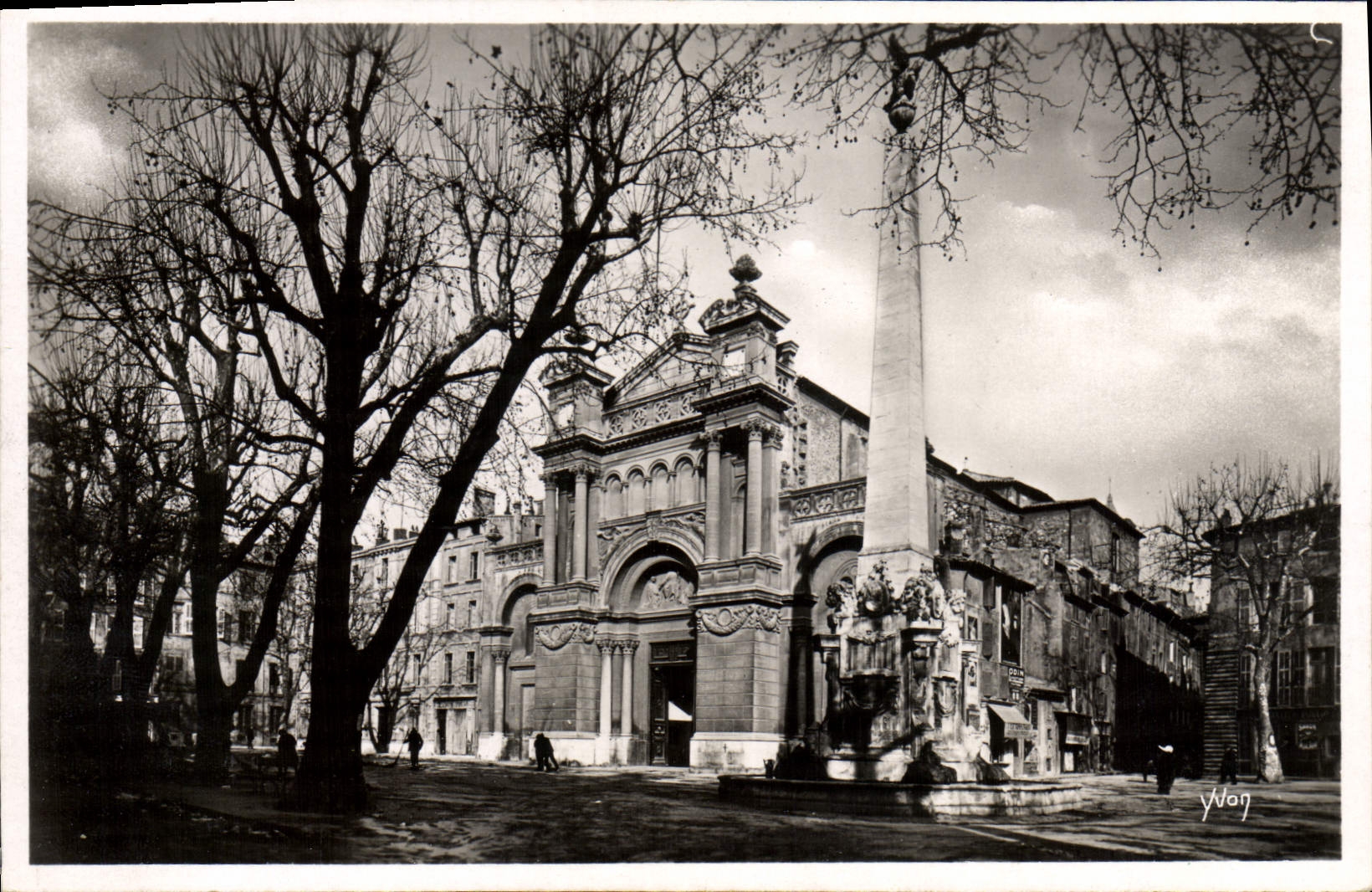 Aix-en-Provence — Église de la Madeleine, Place des Prêcheurs — Yvon
