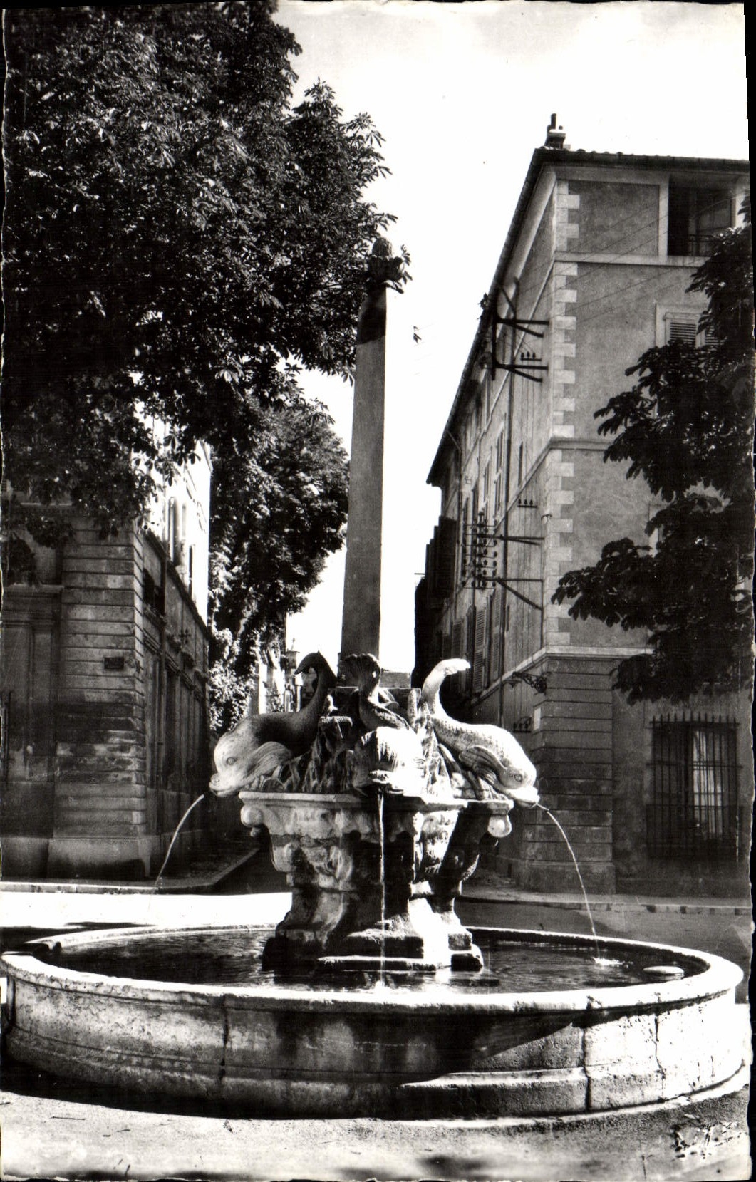 Fontaine des Quatre Dauphins — Aix-en-Provence — éditée par la Ville d'Art