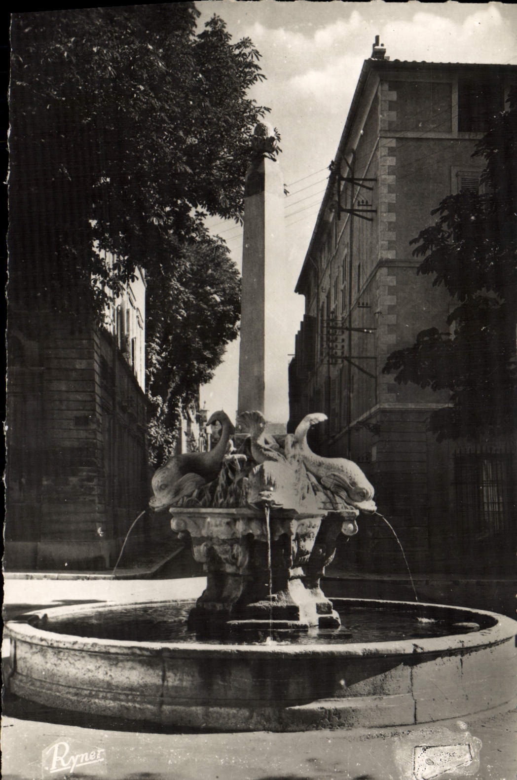 Aix-en-Provence — Fontaine des Quatre Dauphins — Prynner