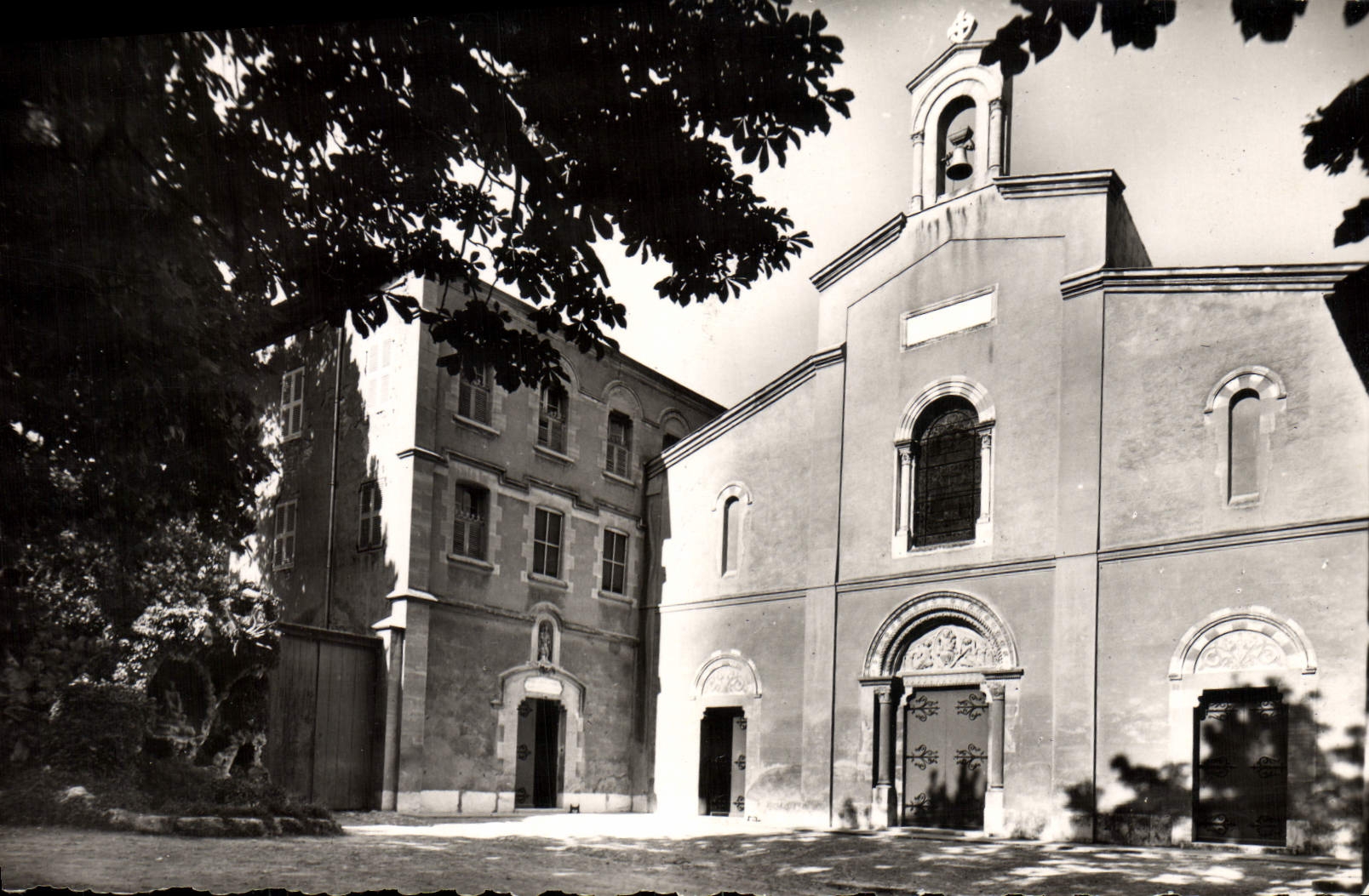 La Cité du Roy René — Chapelle de N.-D. de la SEDS — Éditions de France, Rue Clapier, Marseille