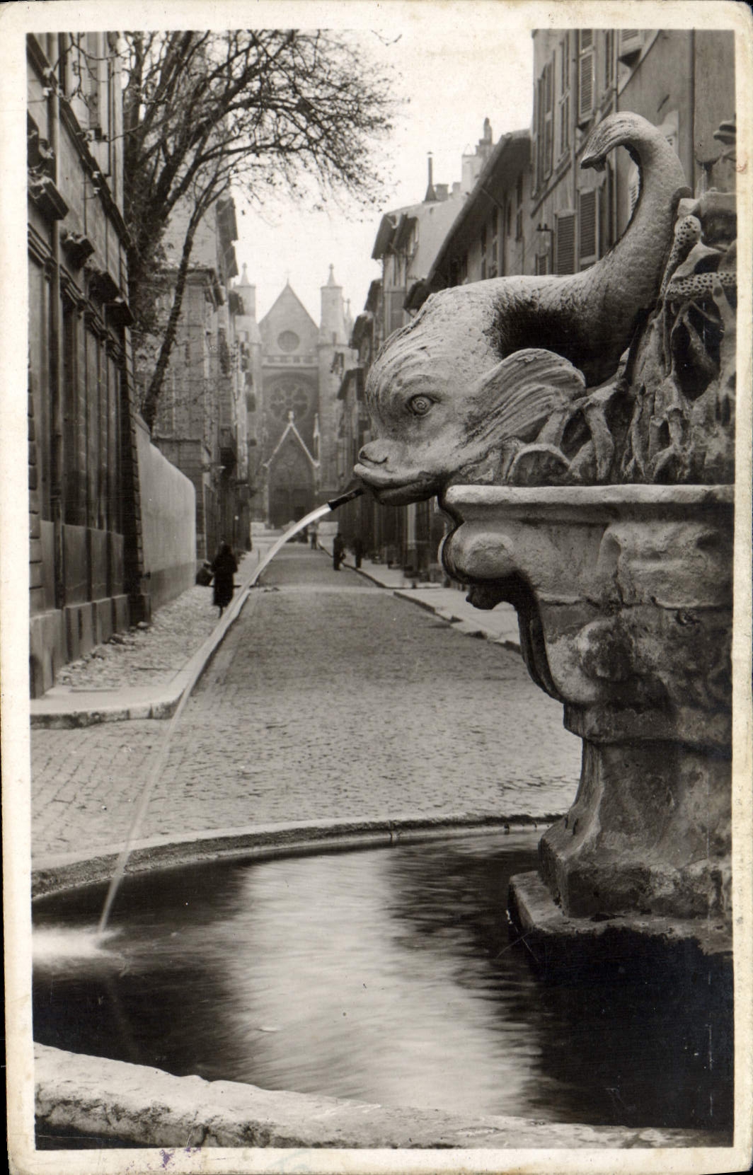 La Fontaine des Quatre-Dauphins — Aix-en-Provence — éditeur CPAPHIL, n° 1043
