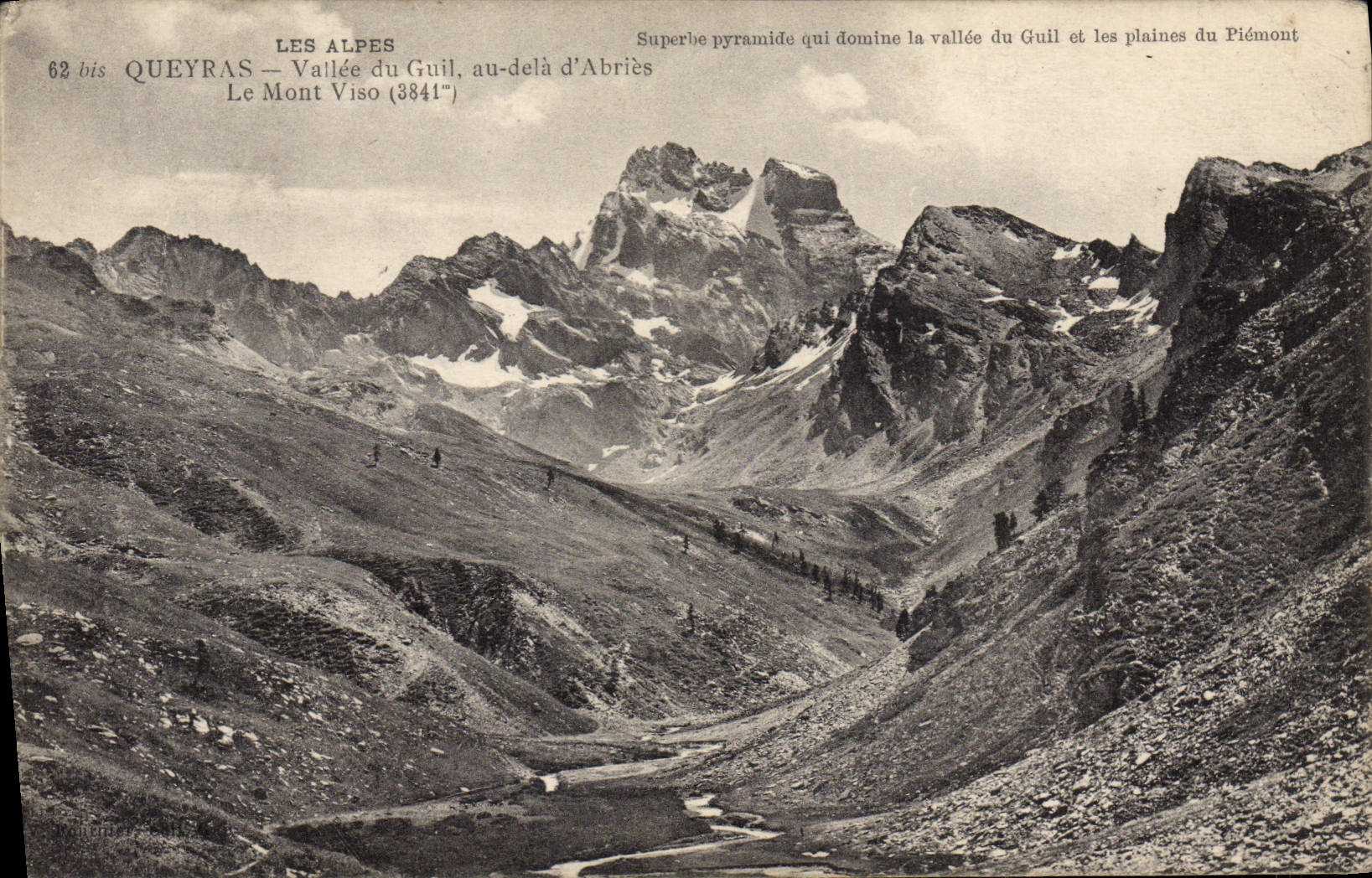 Les Alpes — Queyras — Le Mont Viso (3841m) — Superbe pyramide qui domine la vallée du Guil et les plaines du Piémont
