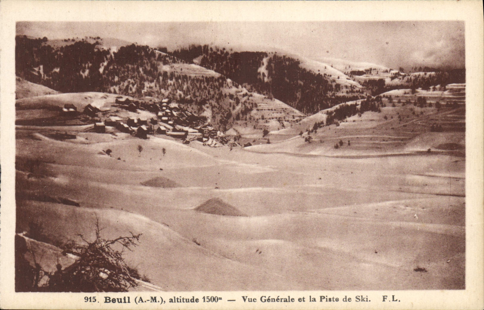 CPA Beuil Vue Generale Et La Piste De ski