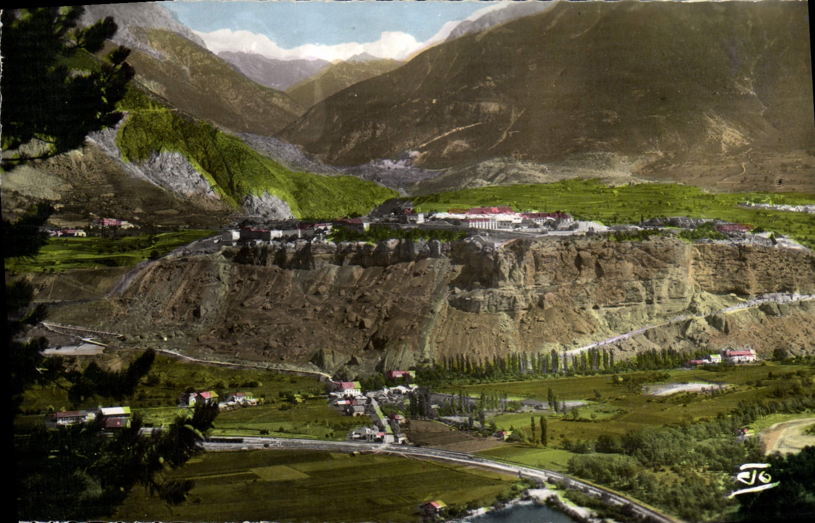 Mont-Dauphin — Vue panoramique sur le fort et la vallée — ABEL, Éditeur, GAP
