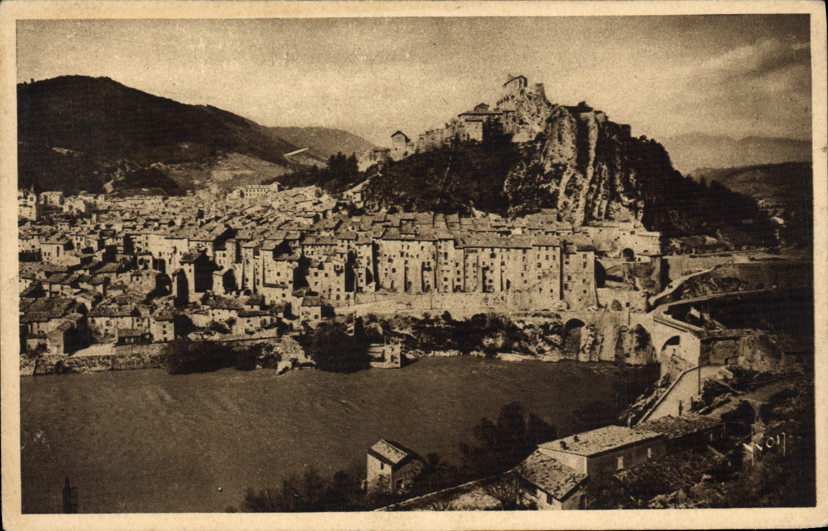 CPA Sisteron La Durance la Ville et la Citadelle