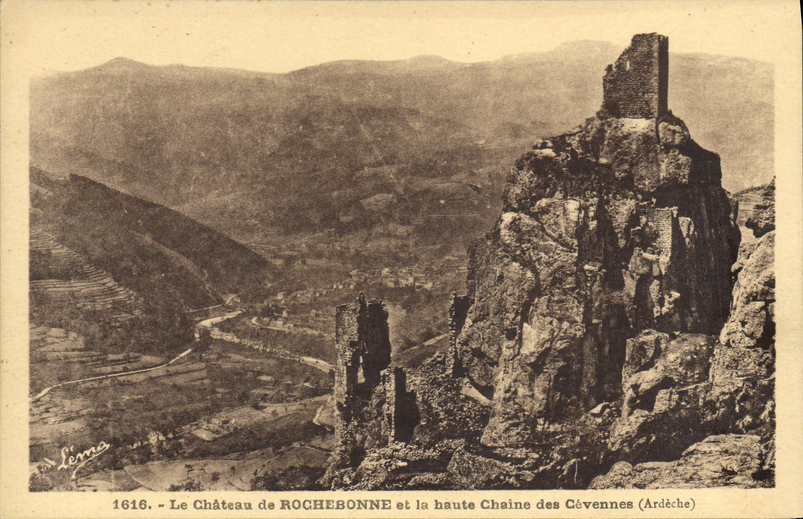 Le Château de ROCHEBONNE et la haute Chaîne des Cévennes (Ardèche) — Léna, n° 1616