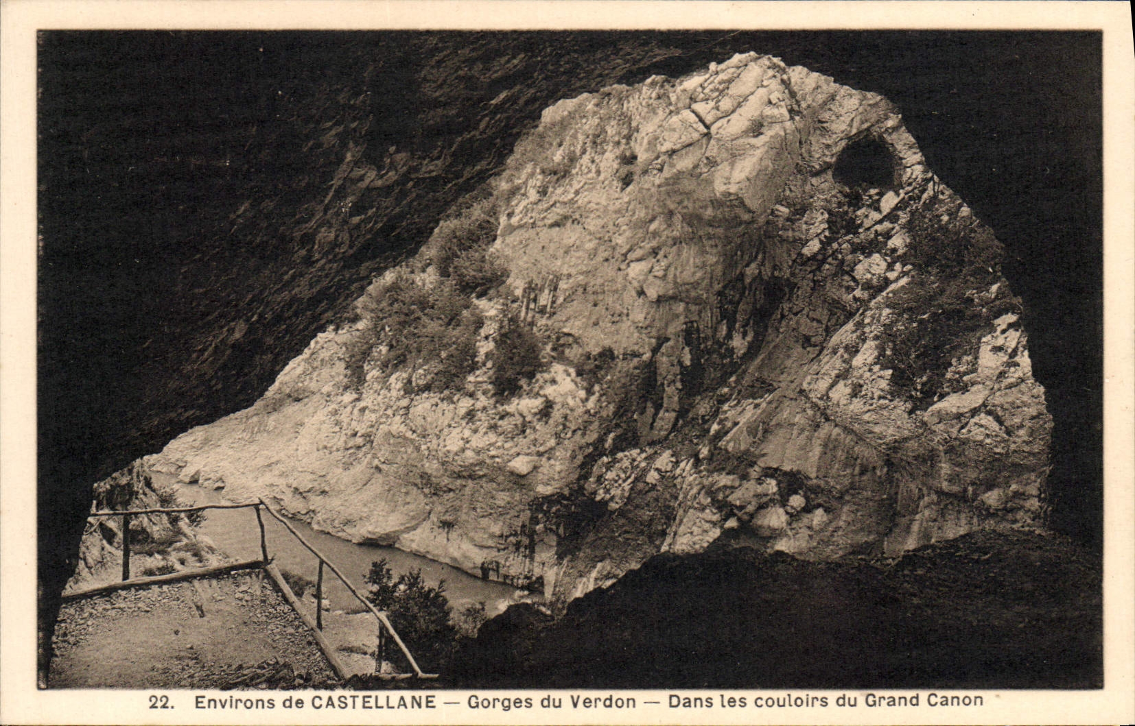 Environs de CASTELLANE — Gorges du Verdon — Dans les couloirs du Grand Canon — n°22