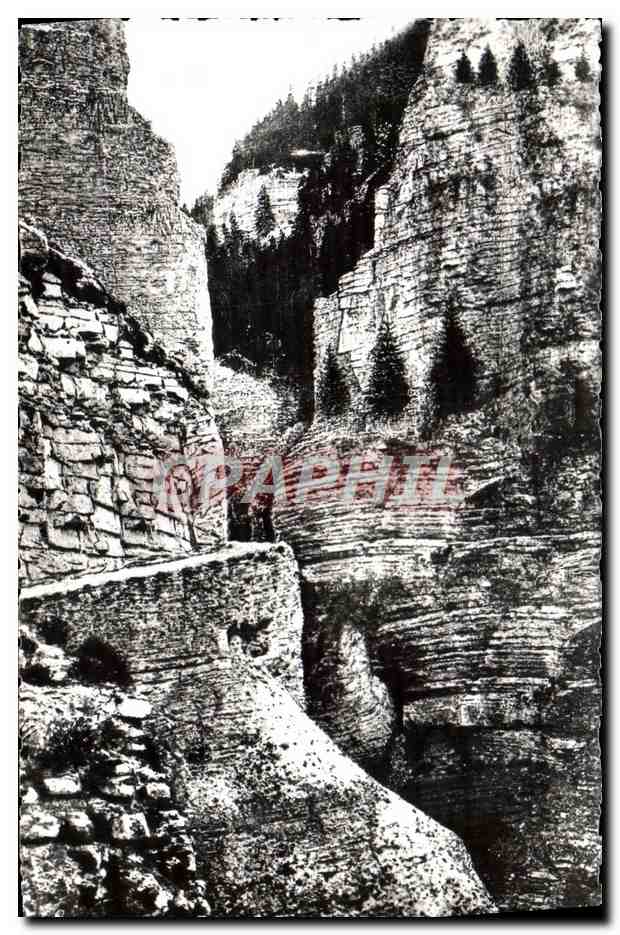 CPA La Haute Vallee du Verdon Envrons de Beauvezer Les gorges Sasint Pierre