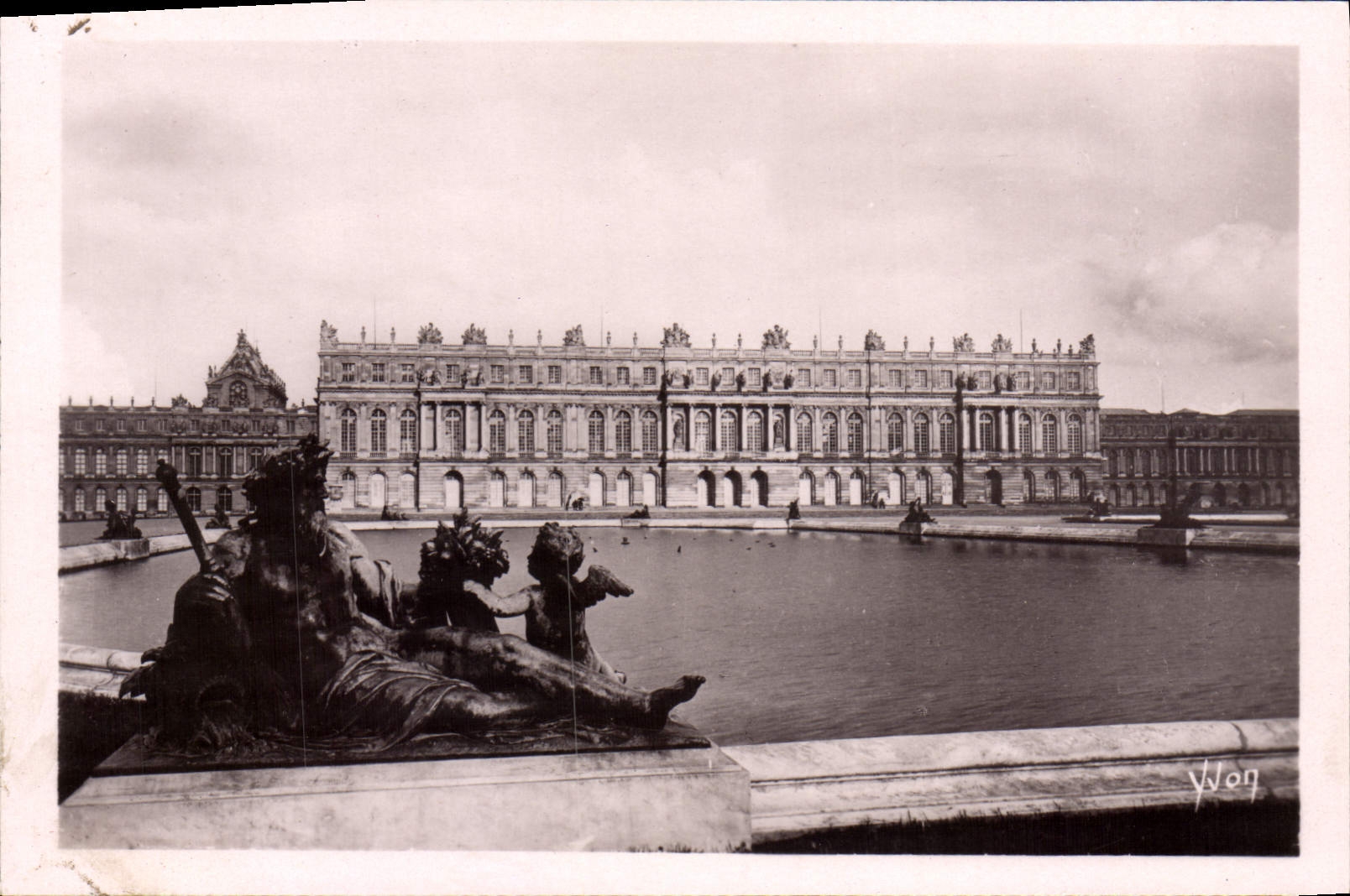 Château de Versailles — Facade over the Water Parterres — Les Éditions d'Art