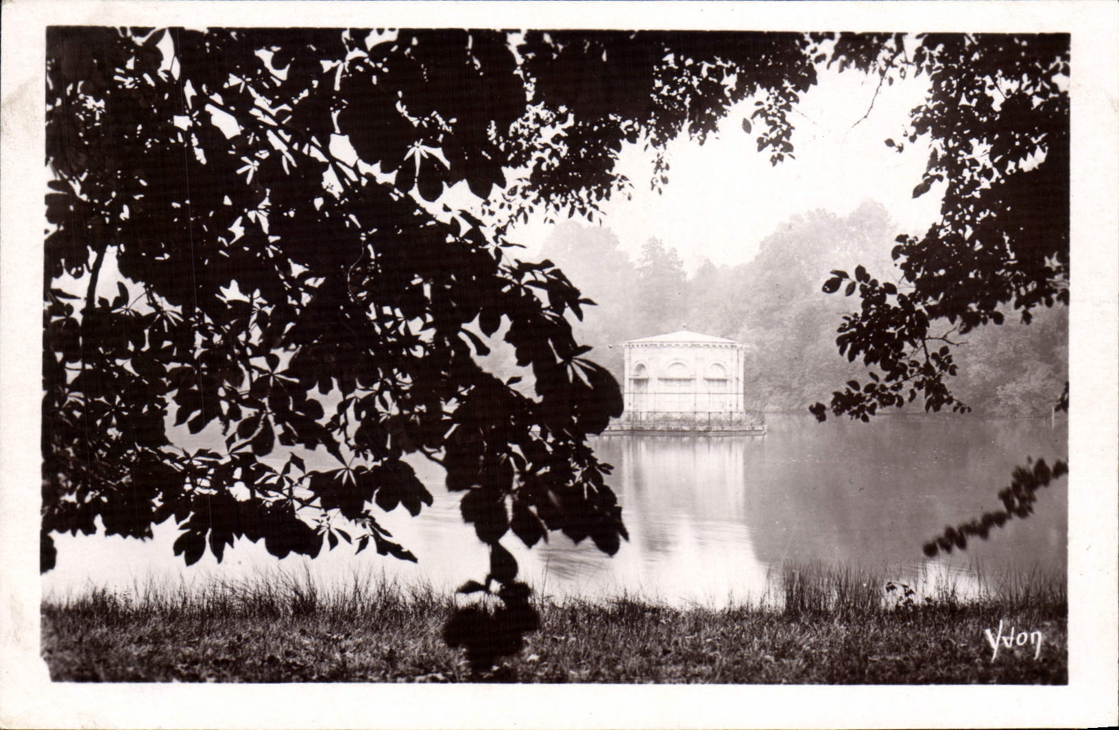 Schloss Fontainebleau — Pavillon des Kaisers — La Douce France