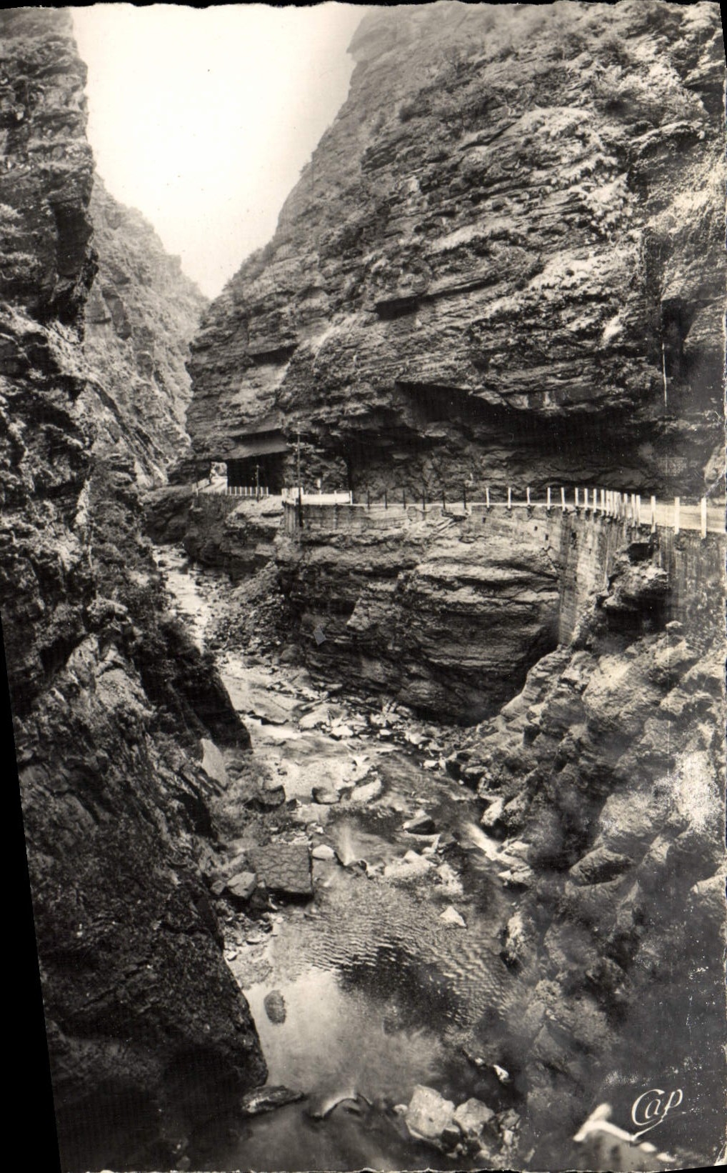 CPM Gorges du Cians La route au milieu des gorges