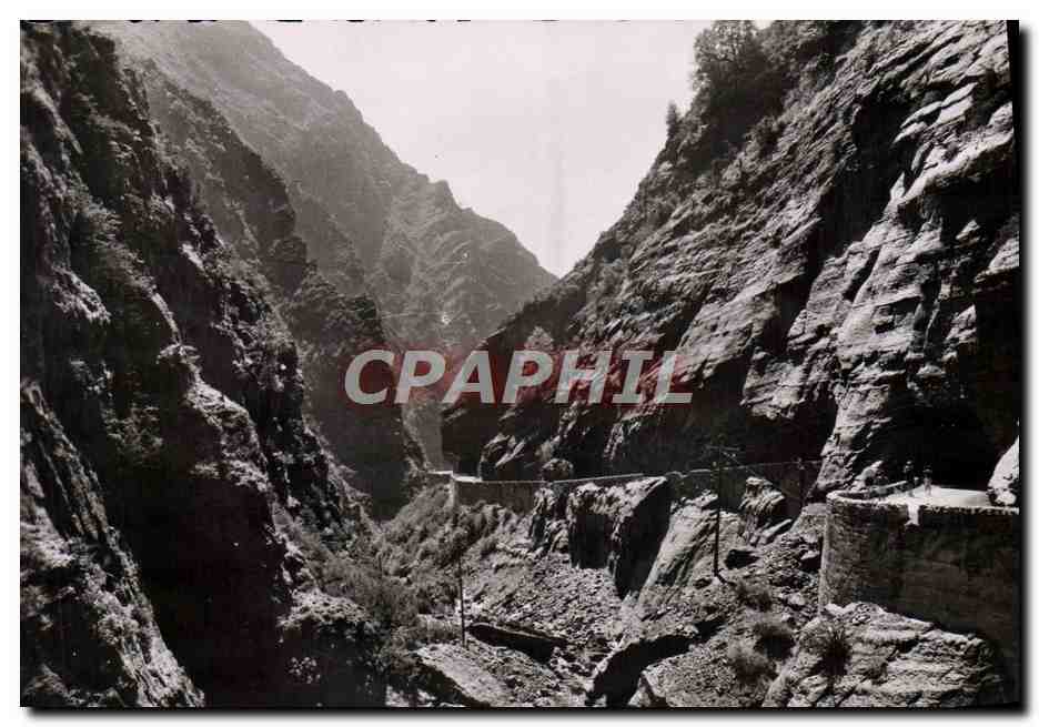 CPM La Route De Touet A Beuil Dans Les Gorges Rouges Du Cians