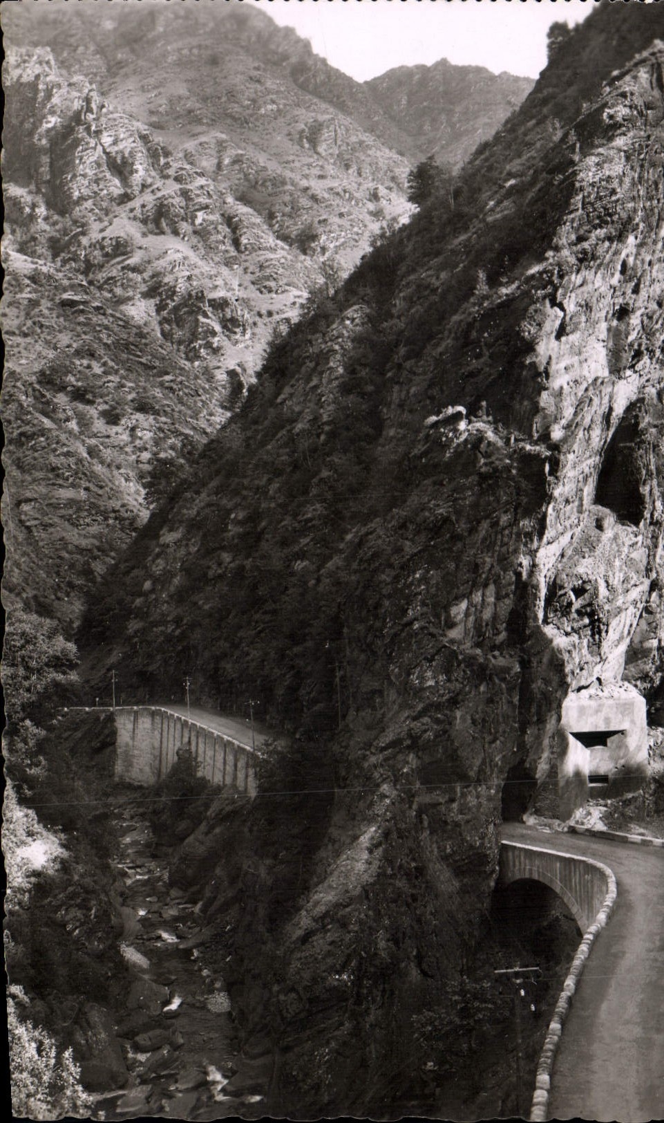 CPM Gorges Du Cians La Route De Touet Sur Var A Beuil