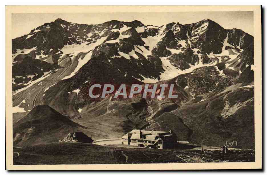 CPA Les Alpes Le Lautaret La Chaine Des Alpes et le chalet du PLM