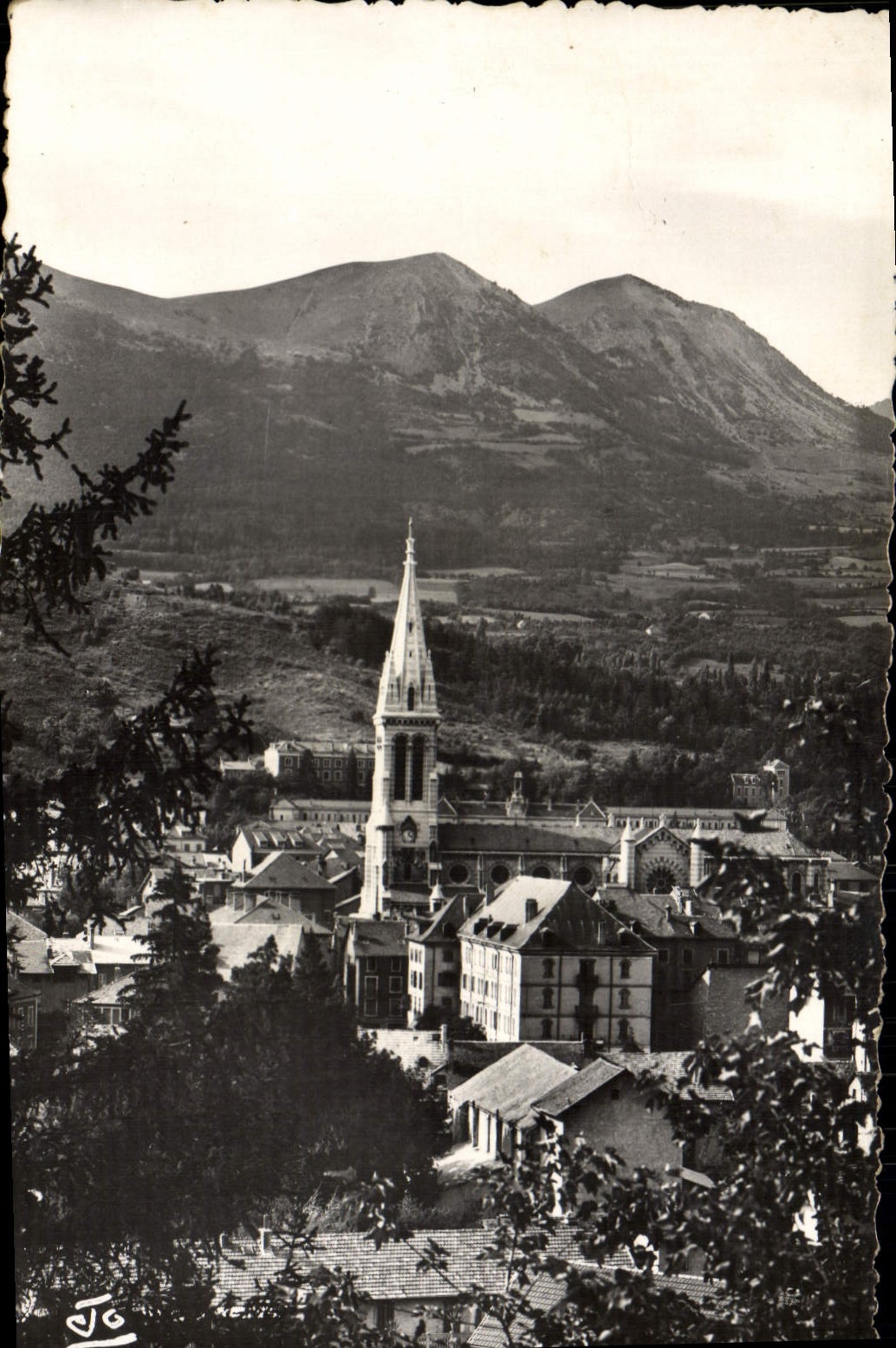 GAP — La Cathédrale (1866-1895) — Vue de la colline Saint-Mens — ABEIL, Éditeur