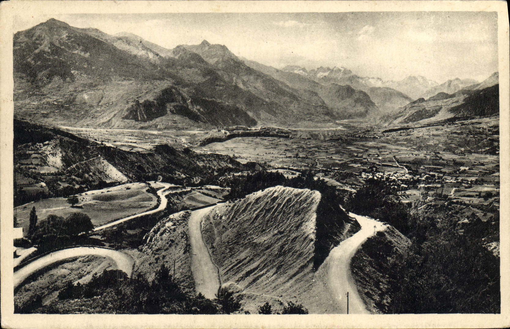 Route des Alpes — Col de Vars (2.150 m.) — Les virages de Guillestre et la haute vallée de la Durance
