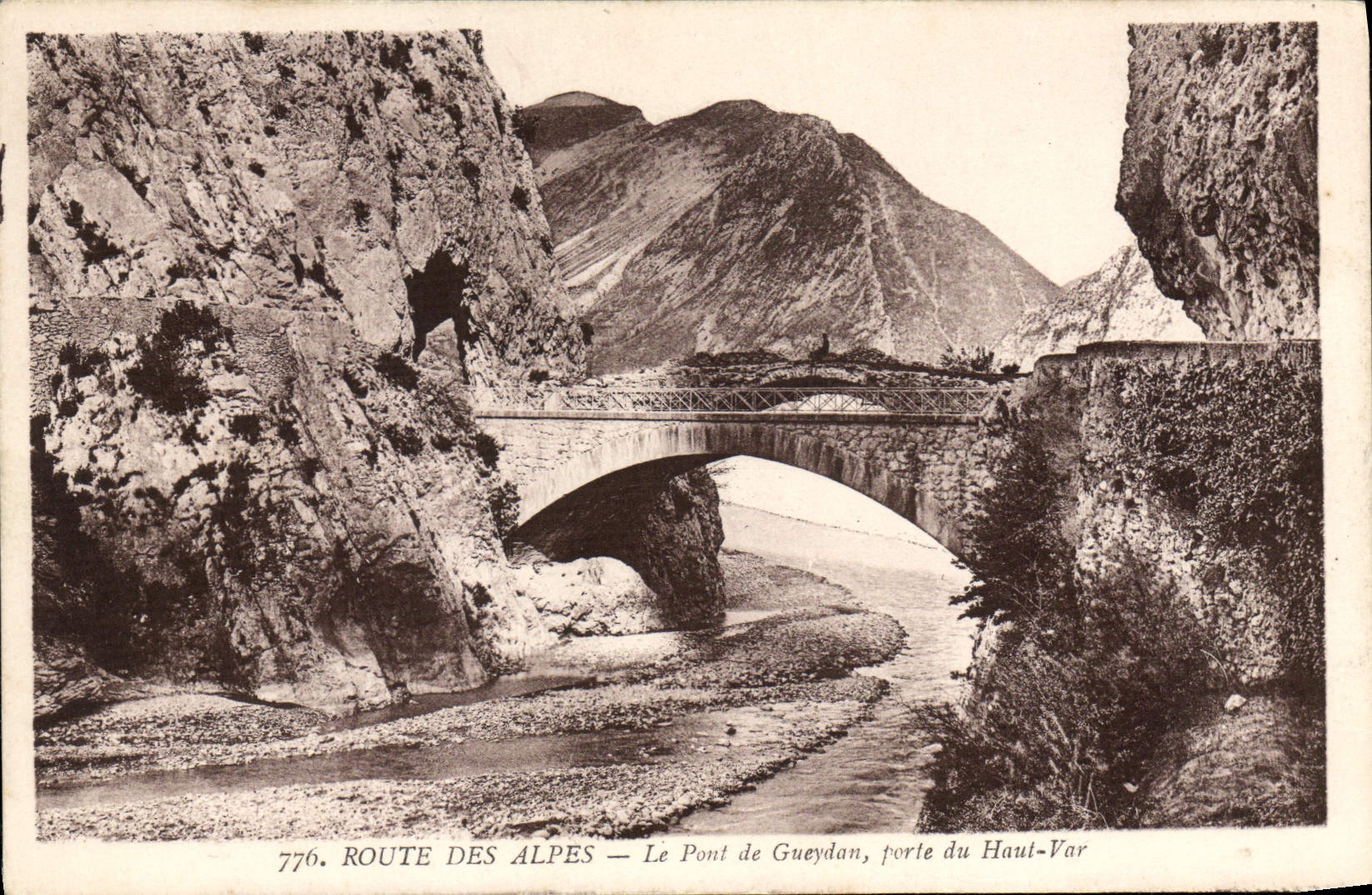 CPA Route Des Alpes Le Pont de Gueydan Porte du Haut Vara