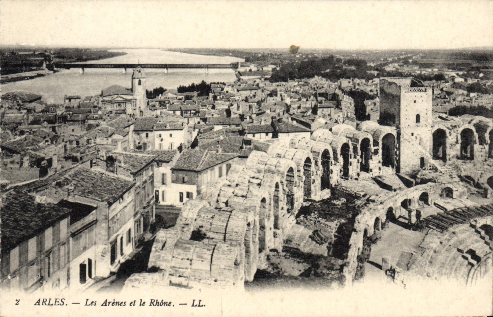 Arles — Les Arènes et le Rhône — LL.