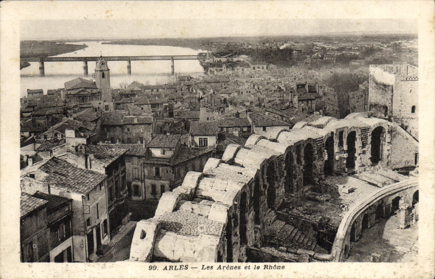 Arles — Les Arènes et le Rhône — Éditeur non identifié, n° de série 99