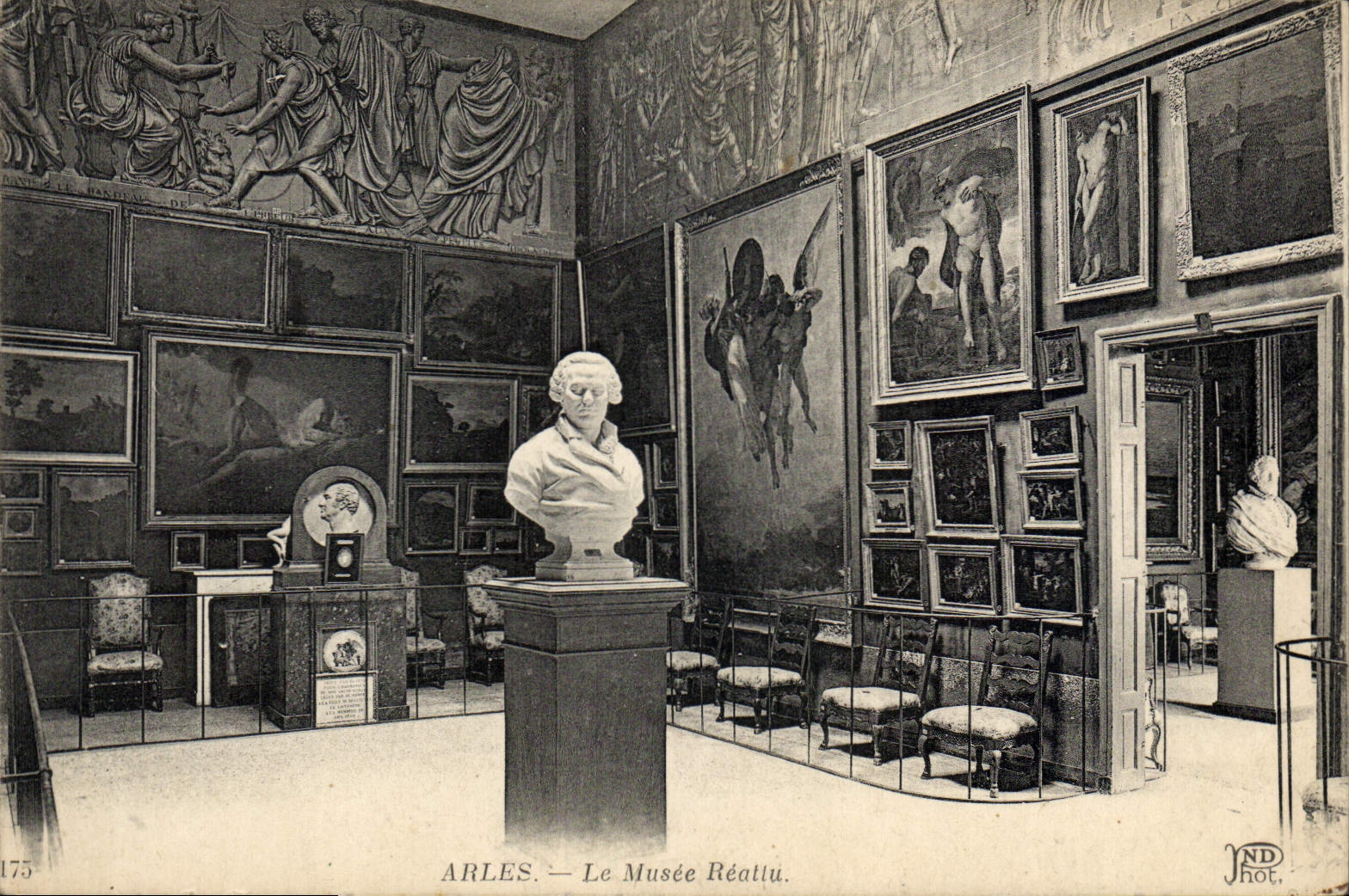 CPA Arles Le Musee Reattu