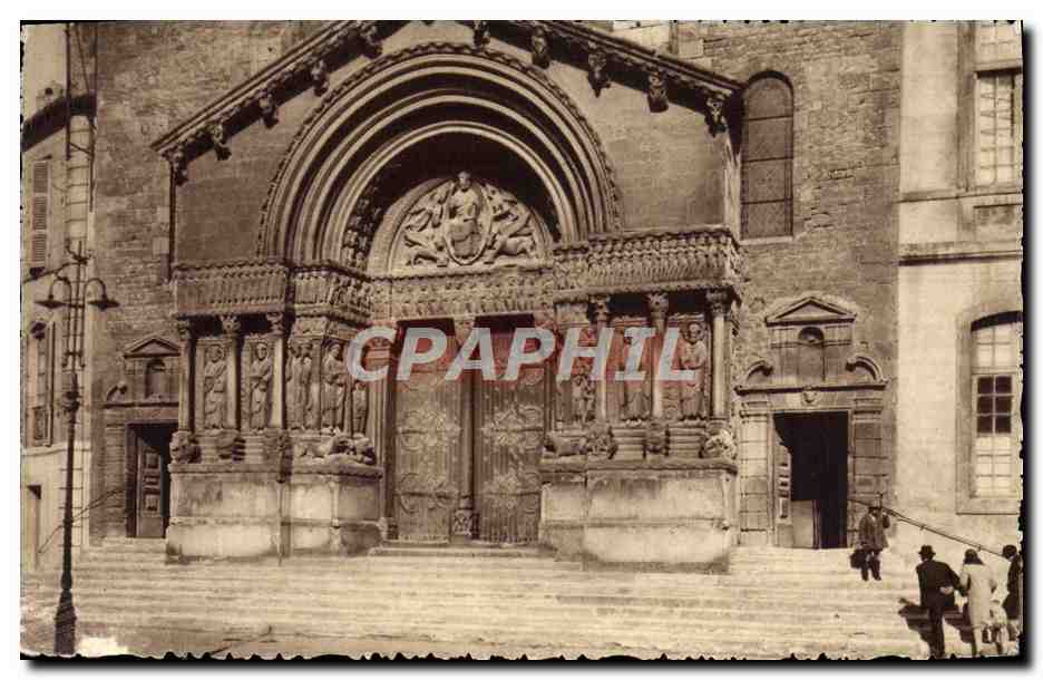 Arles-en-Provence — Façade de la Cathédrale Saint-Trophime — Photo Arles-sur-Rhône