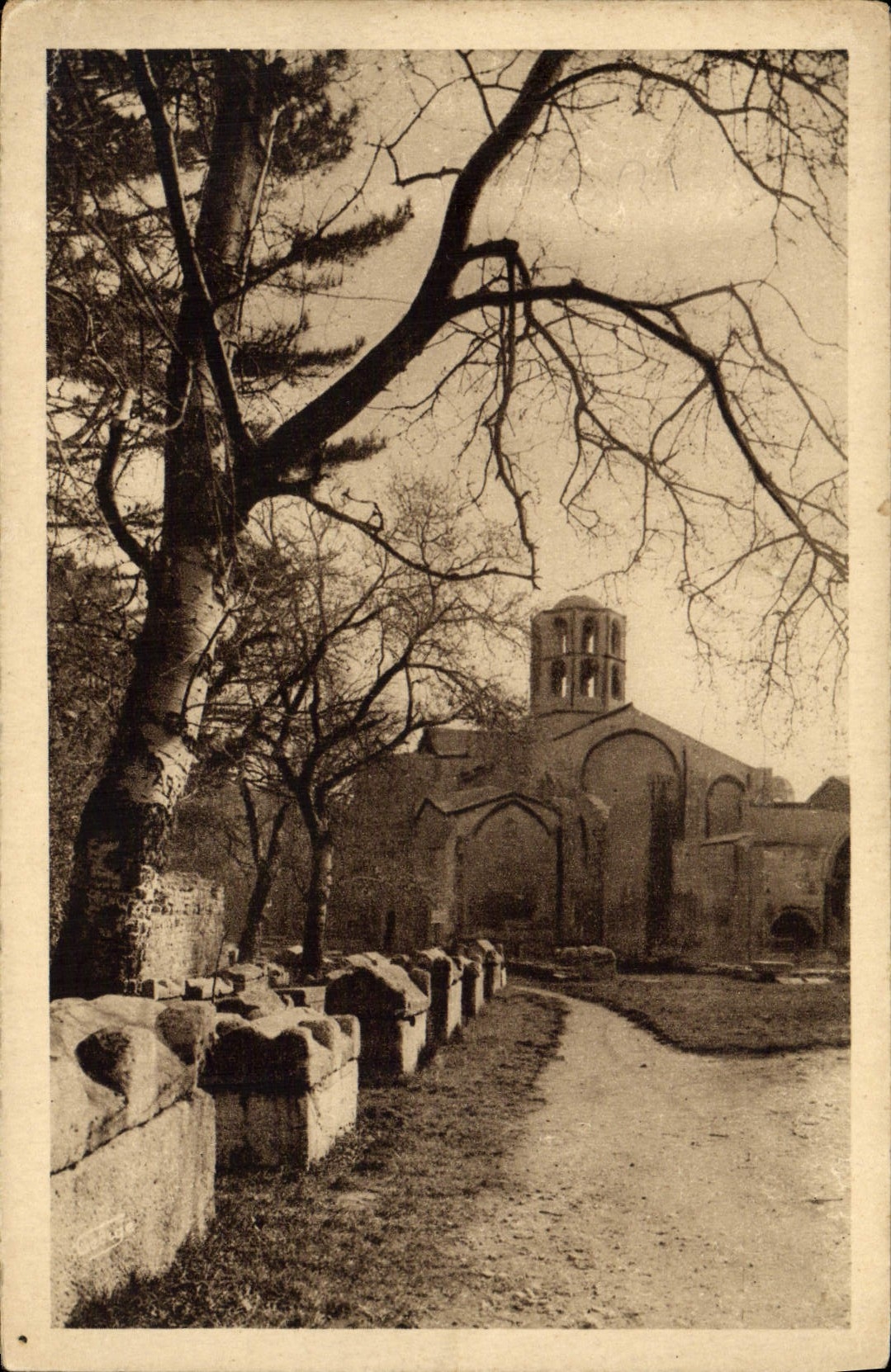 Les Alyscamps - Chapelle Saint-Honorat — Arles-sur-Rhône — Photo Georges